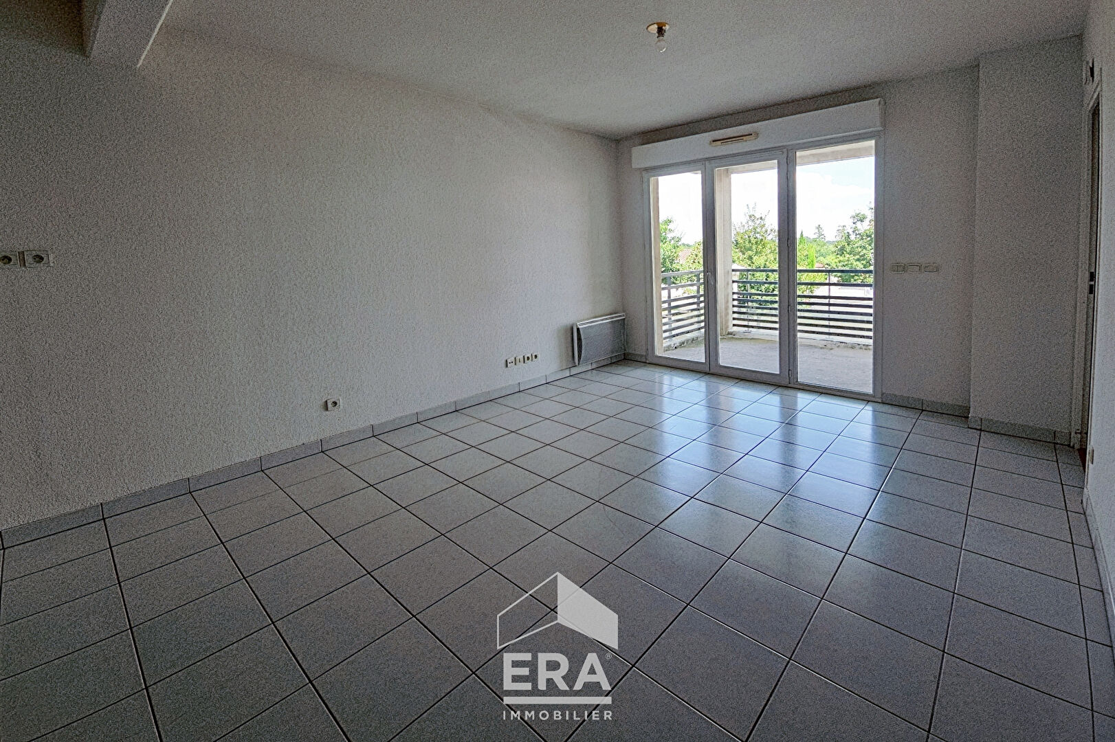 Photo PAREMPUYRE  - Appartement T2 40 m² + terrasse couverte - calme, piscine, parking image 3/6