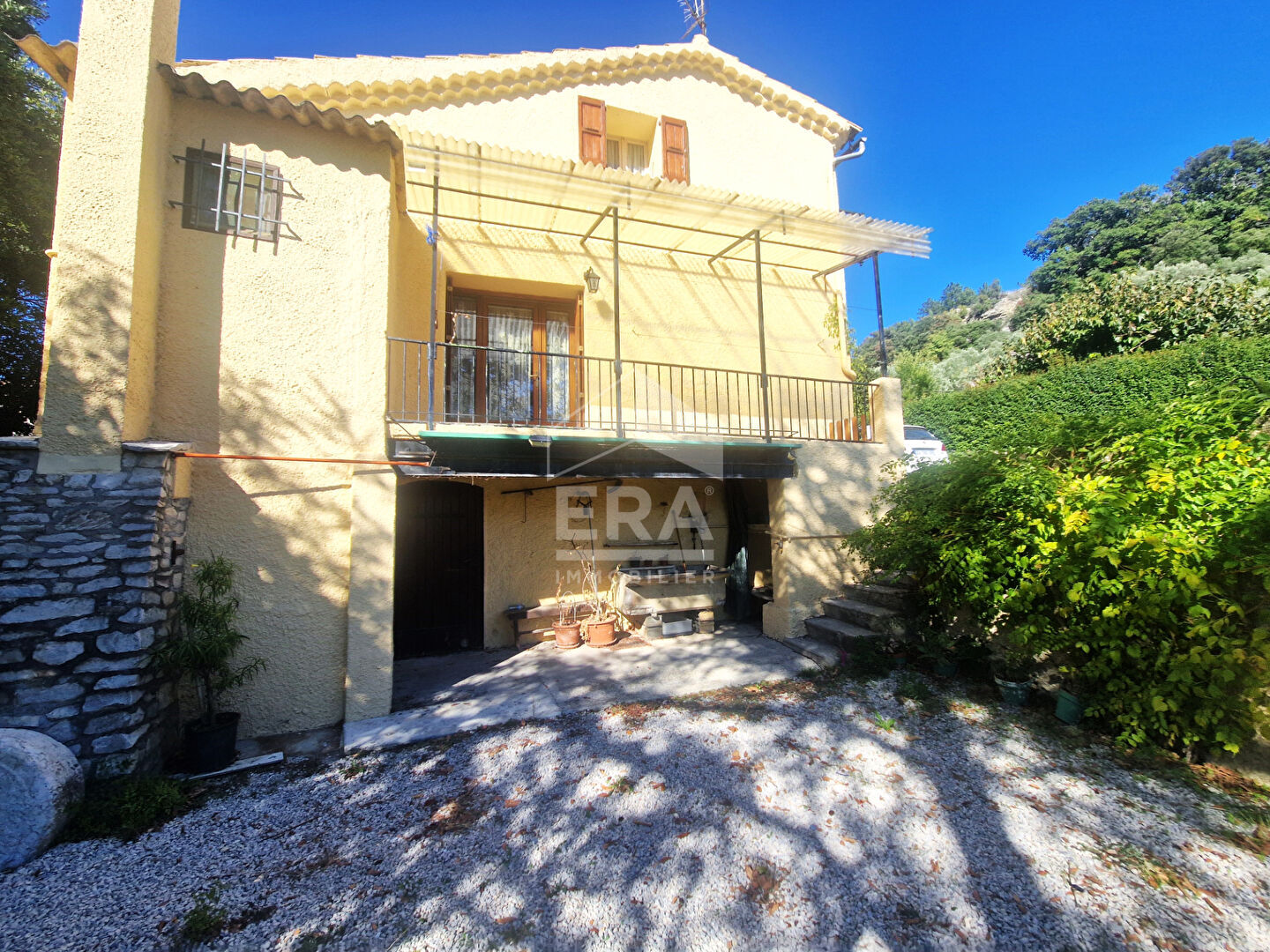 À Vendre charmante Maison de Village avec Jardin et Vue Dégagée