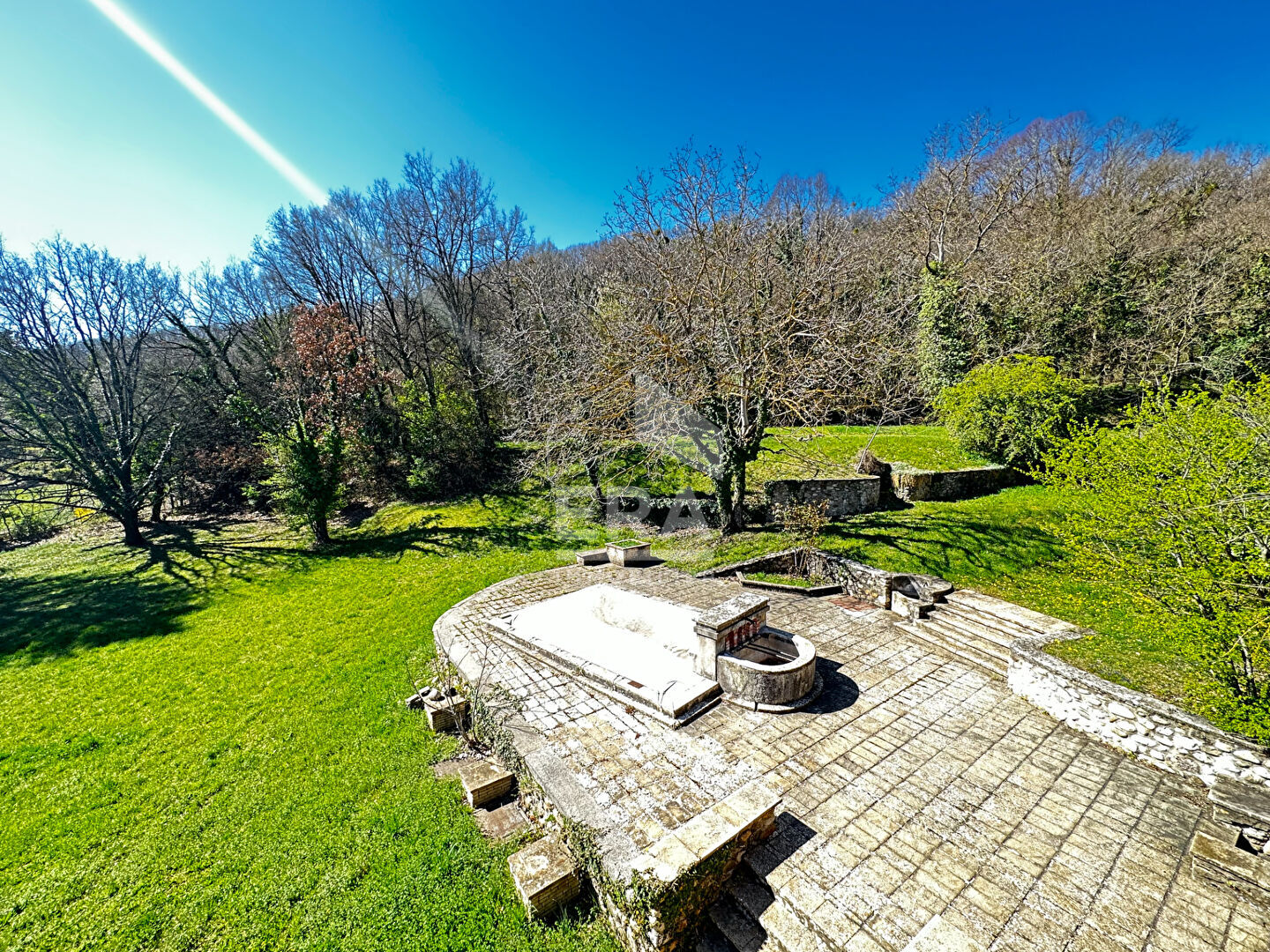 Photo Ensemble immobilier à usage professionnel ou d'habitation, Sisteron, Alpes de Haute Provence image 3/6
