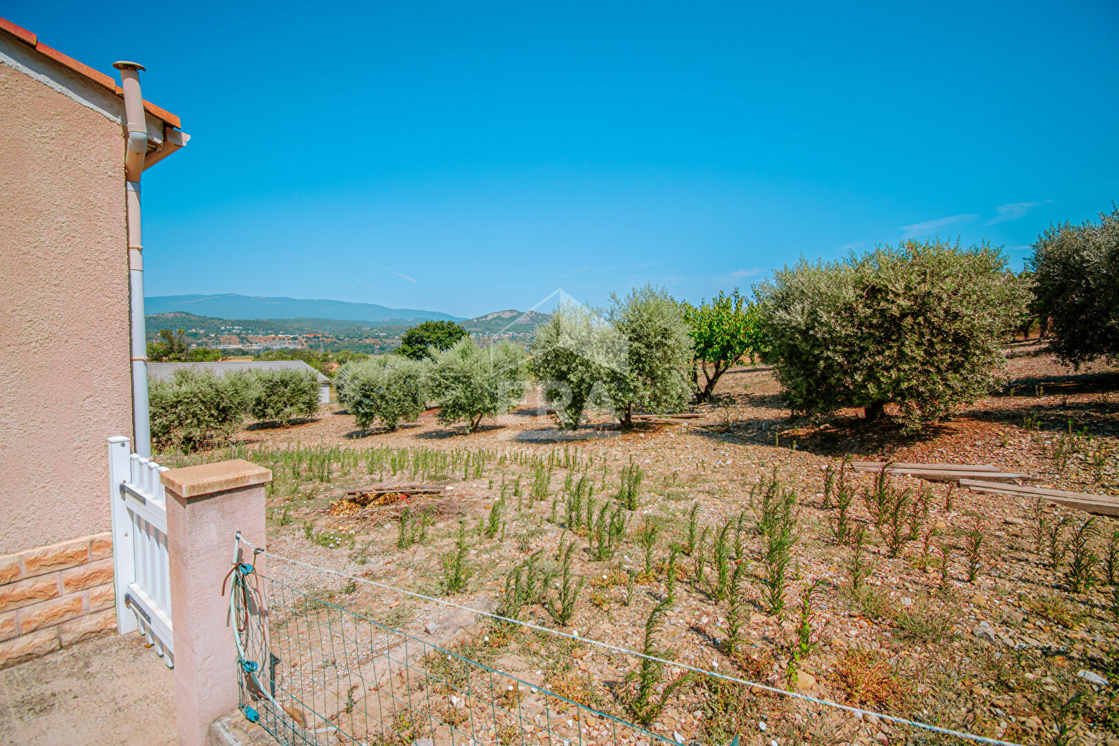 Photo Villa L Escale , grand terrain agricole et dépendances image 4/6