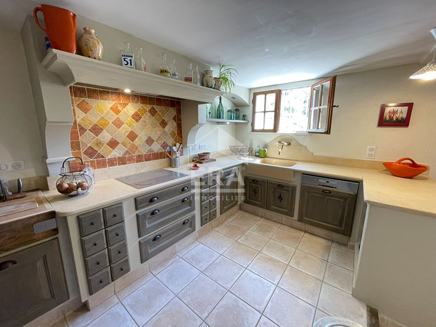 Photo Maison en pierre d'exception à vendre à Sisteron sur env. 2700 m² de terrain. image 3/6
