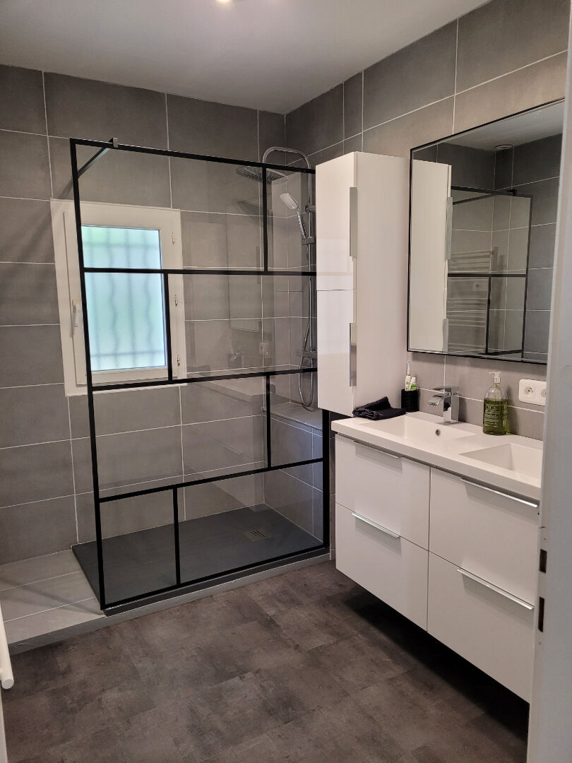 Photo Haut de Villa meublé- Aiglun 5 pièce(s) 108.56 m2 - 1150 HC image 3/6