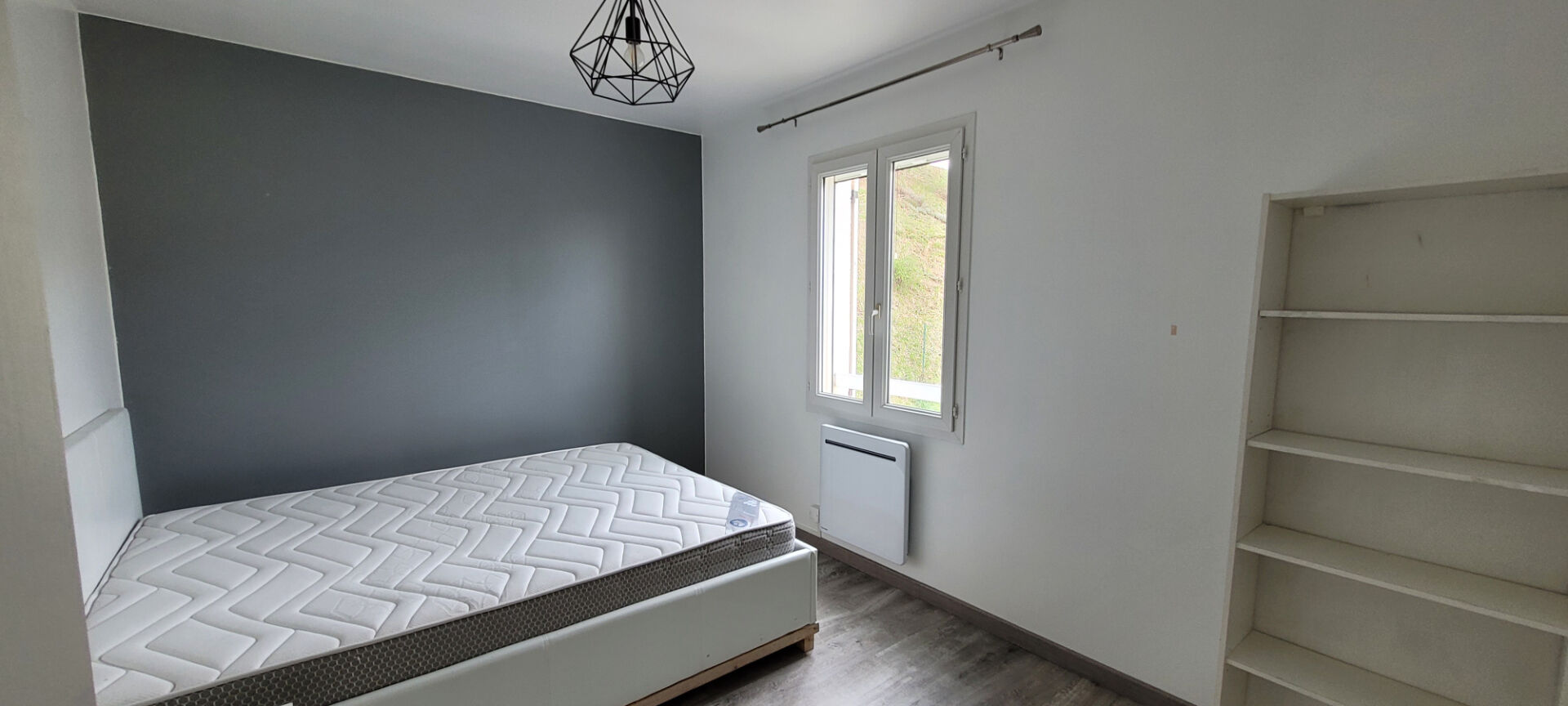 Photo Haut de Villa meublé- Aiglun 5 pièce(s) 108.56 m2 - 1150 HC image 4/6