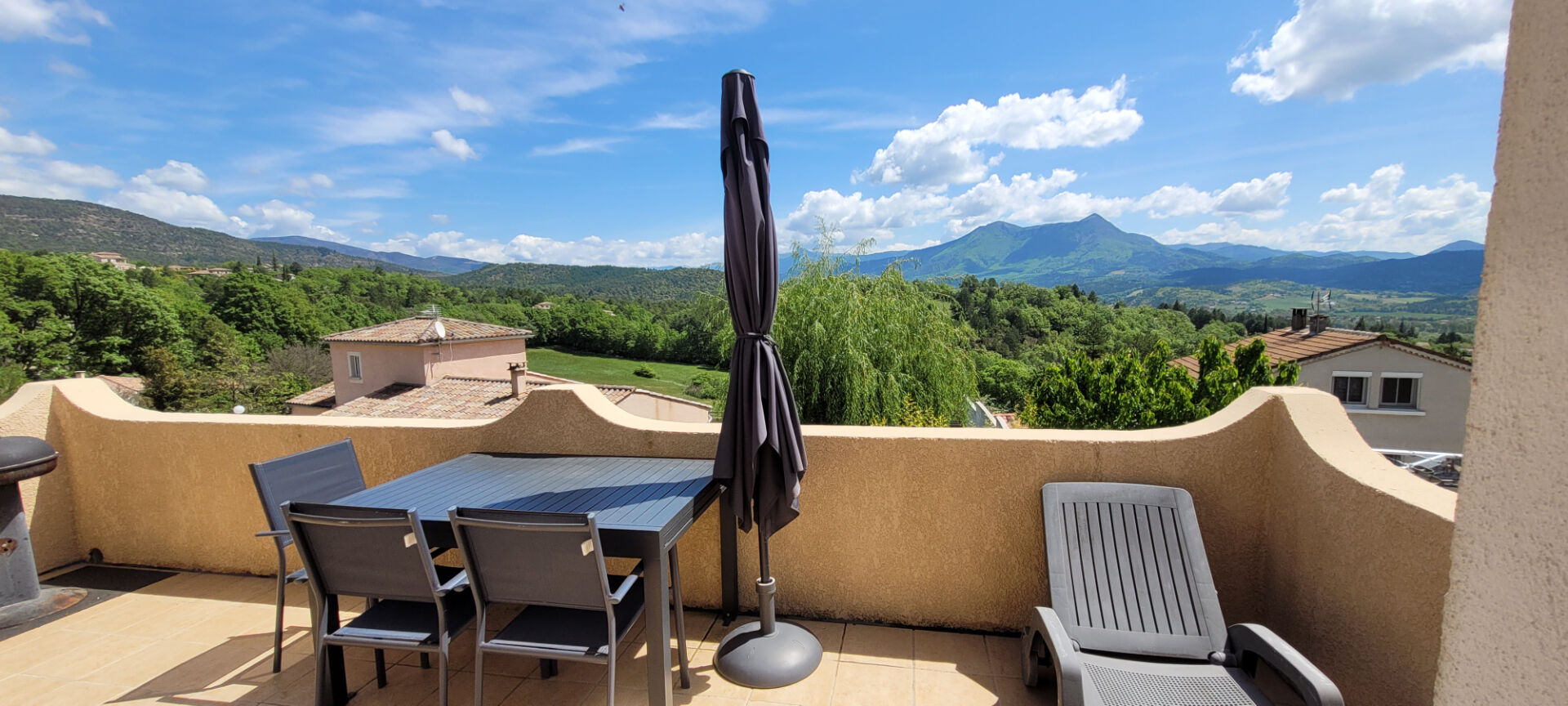 Photo Haut de Villa meublé- Aiglun 5 pièce(s) 108.56 m2 - 1150 HC image 6/6