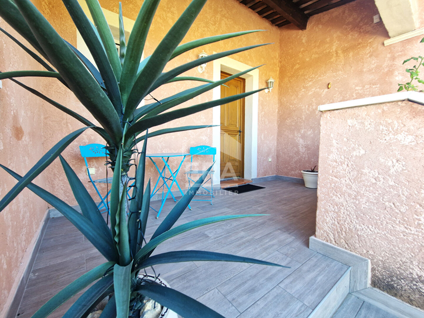 Photo À vendre ? Maison de plain-pied avec studio indépendant, piscine et prestations haut de gamme image 3/6