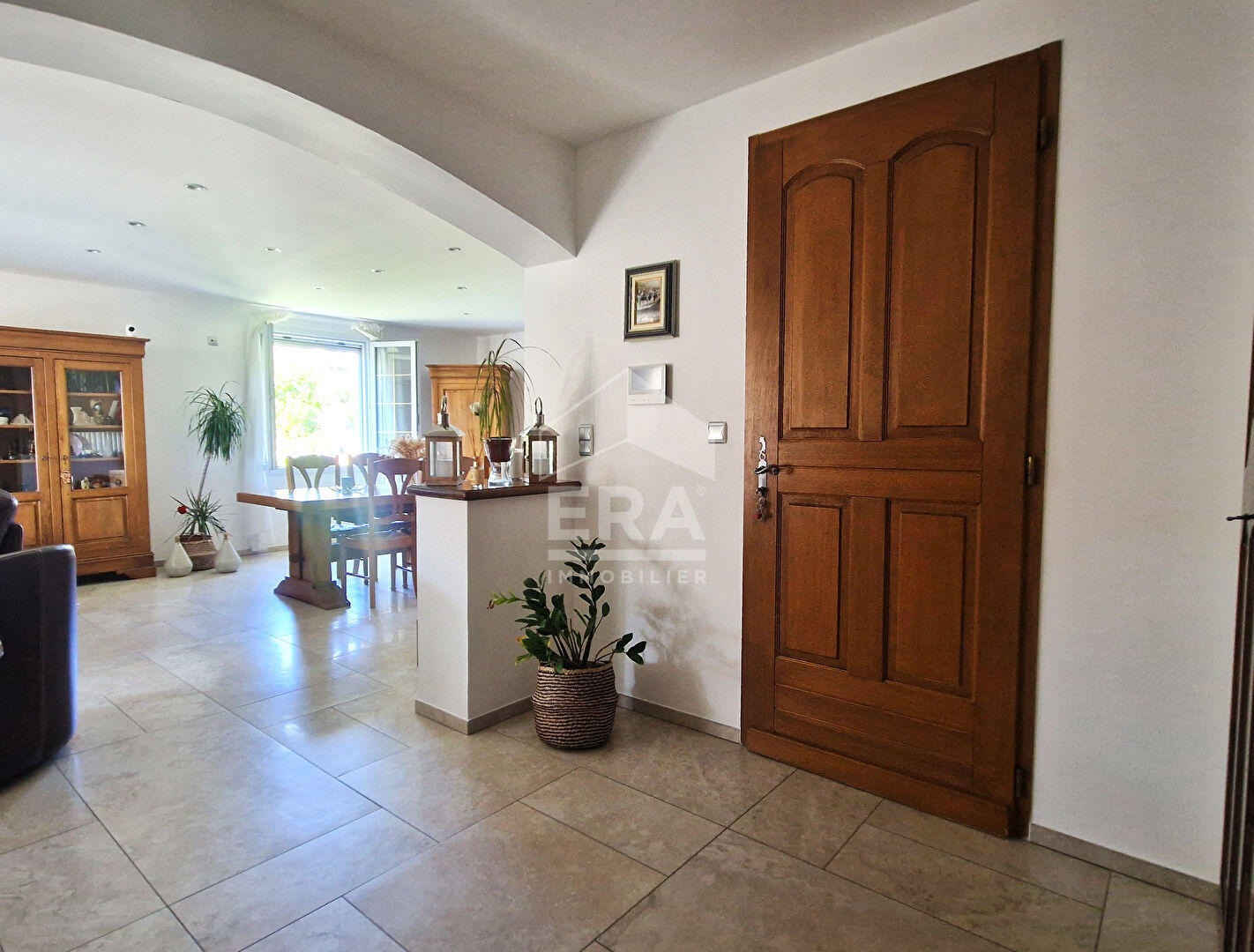 Photo À vendre ? Maison de plain-pied avec studio indépendant, piscine et prestations haut de gamme image 4/6