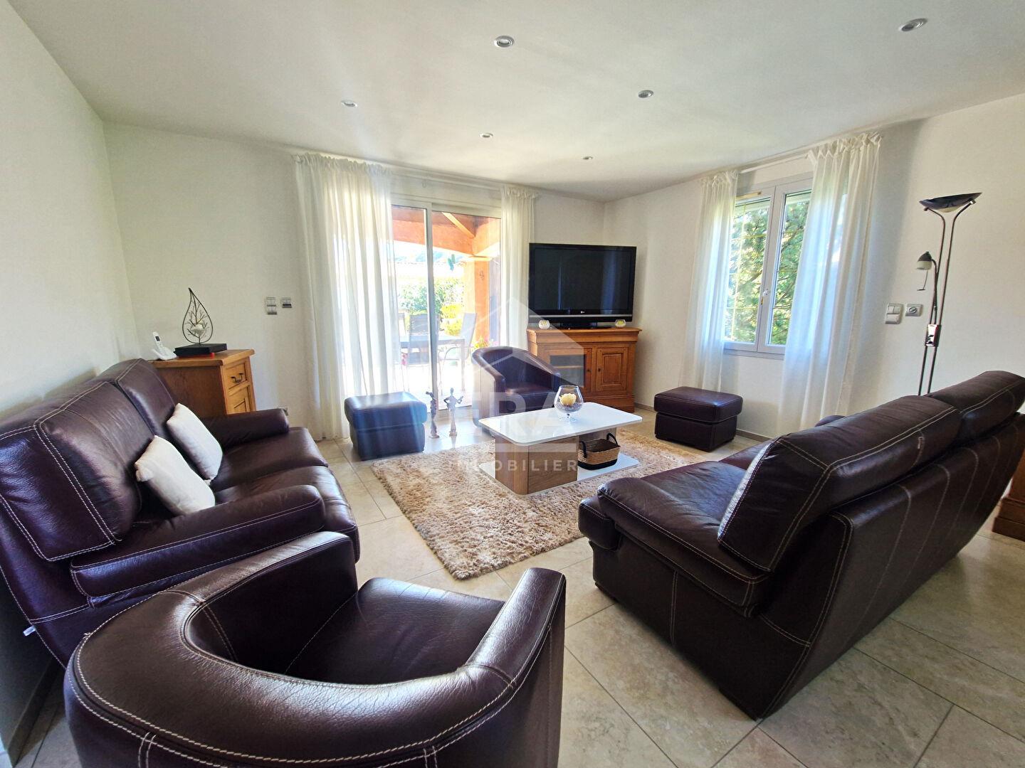 Photo À vendre ? Maison de plain-pied avec studio indépendant, piscine et prestations haut de gamme image 6/6