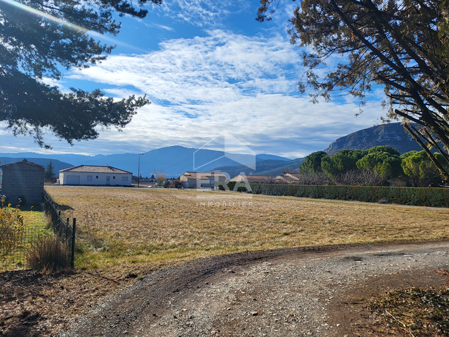 Photo Terrain à bâtir 902m² Laragne Monteglin Environnement Calme et Vue Dégagée image 5/5