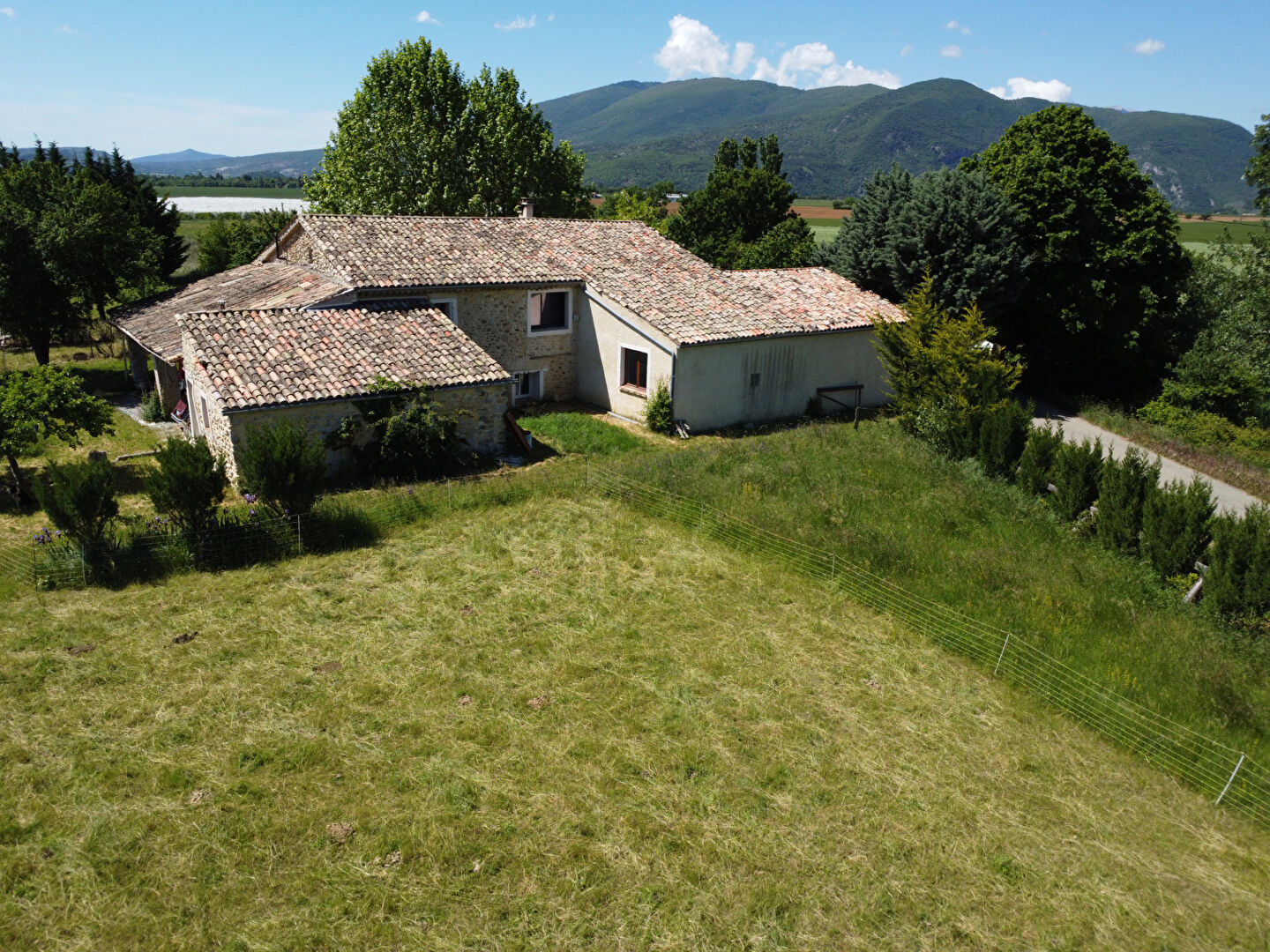 Photo Maison EN PIERRE secteur SISTERON de 266 m2 Bâtisse en pierres avec vue panoramique  Alpes de hautes provence image 2/6