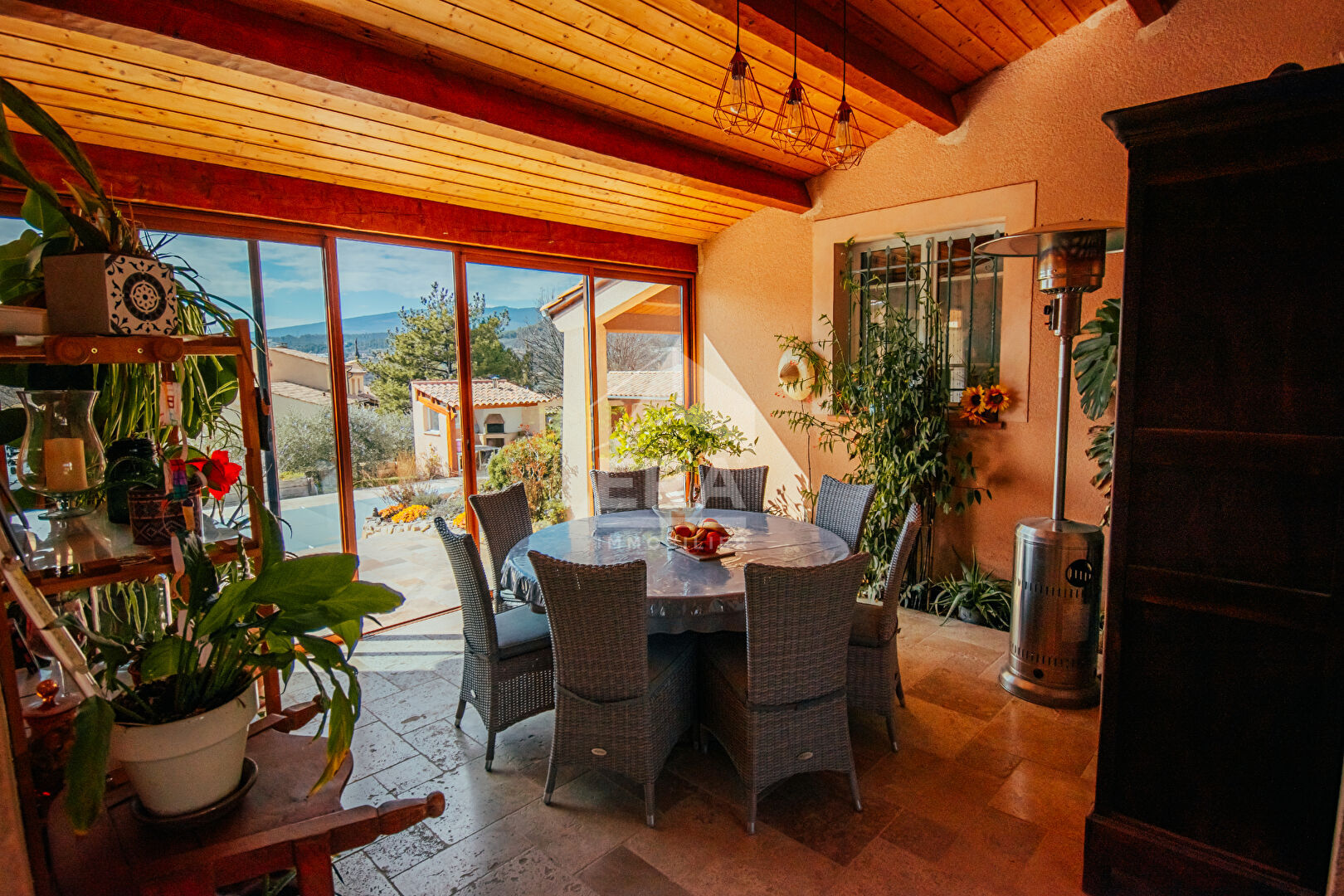 Villa T4 de 150 m² avec double garage, piscine et pool house, proche Sisteron, Digne