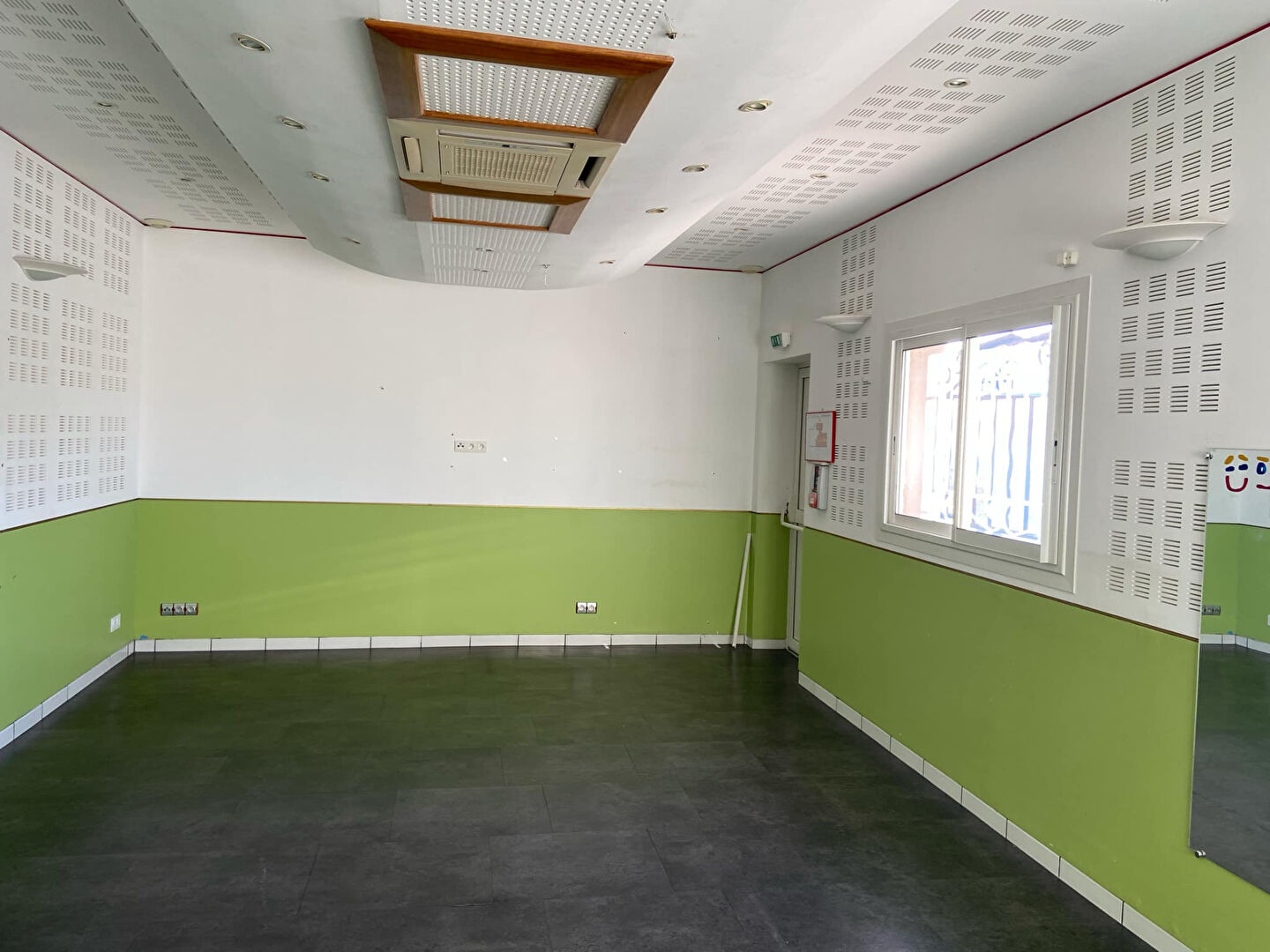 Photo Bureaux Chateau Arnoux Saint Auban 200 m2 image 2/5
