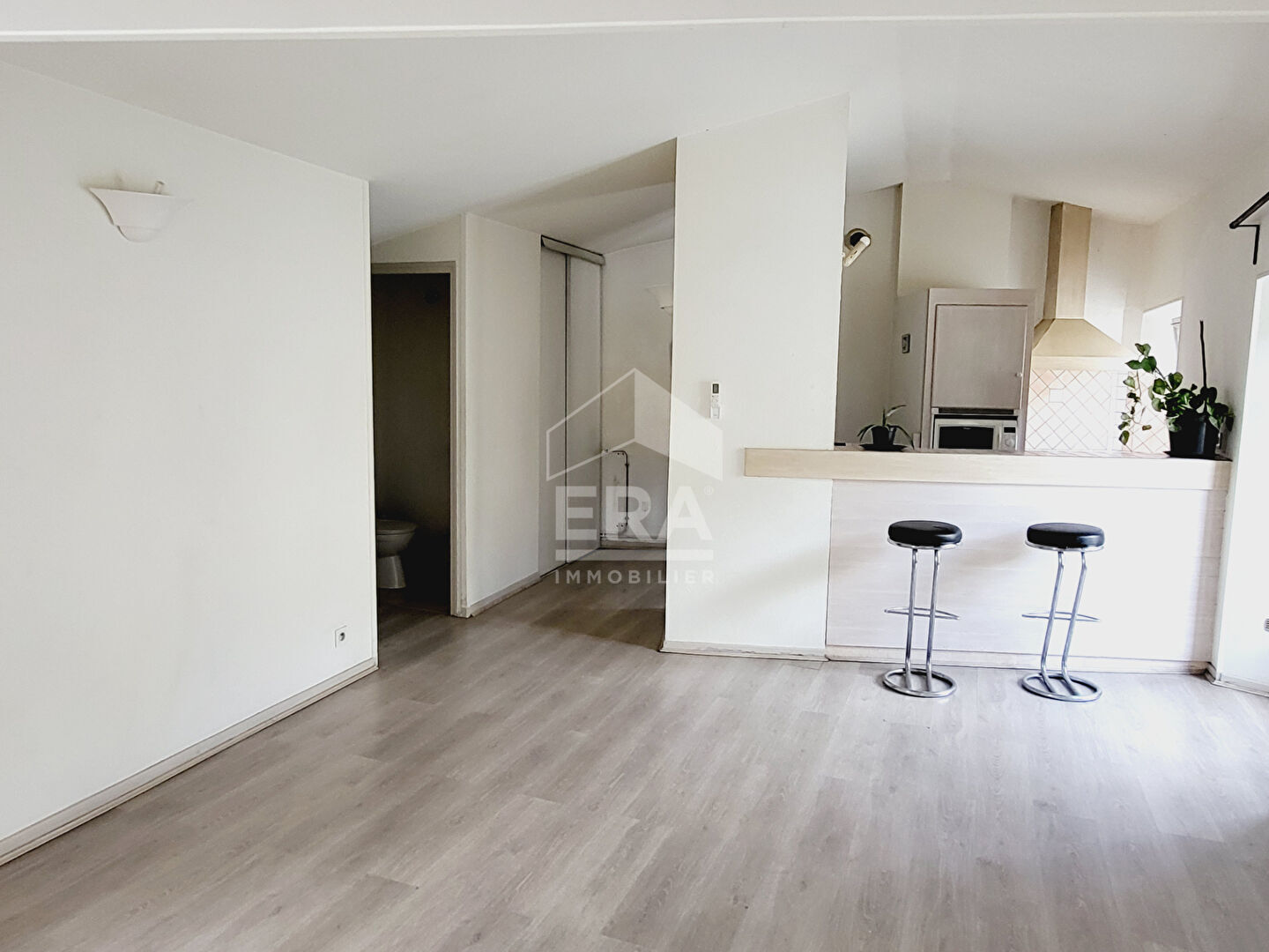 Photo Local commercial  + appartement t2 Chateau Arnoux image 2/6