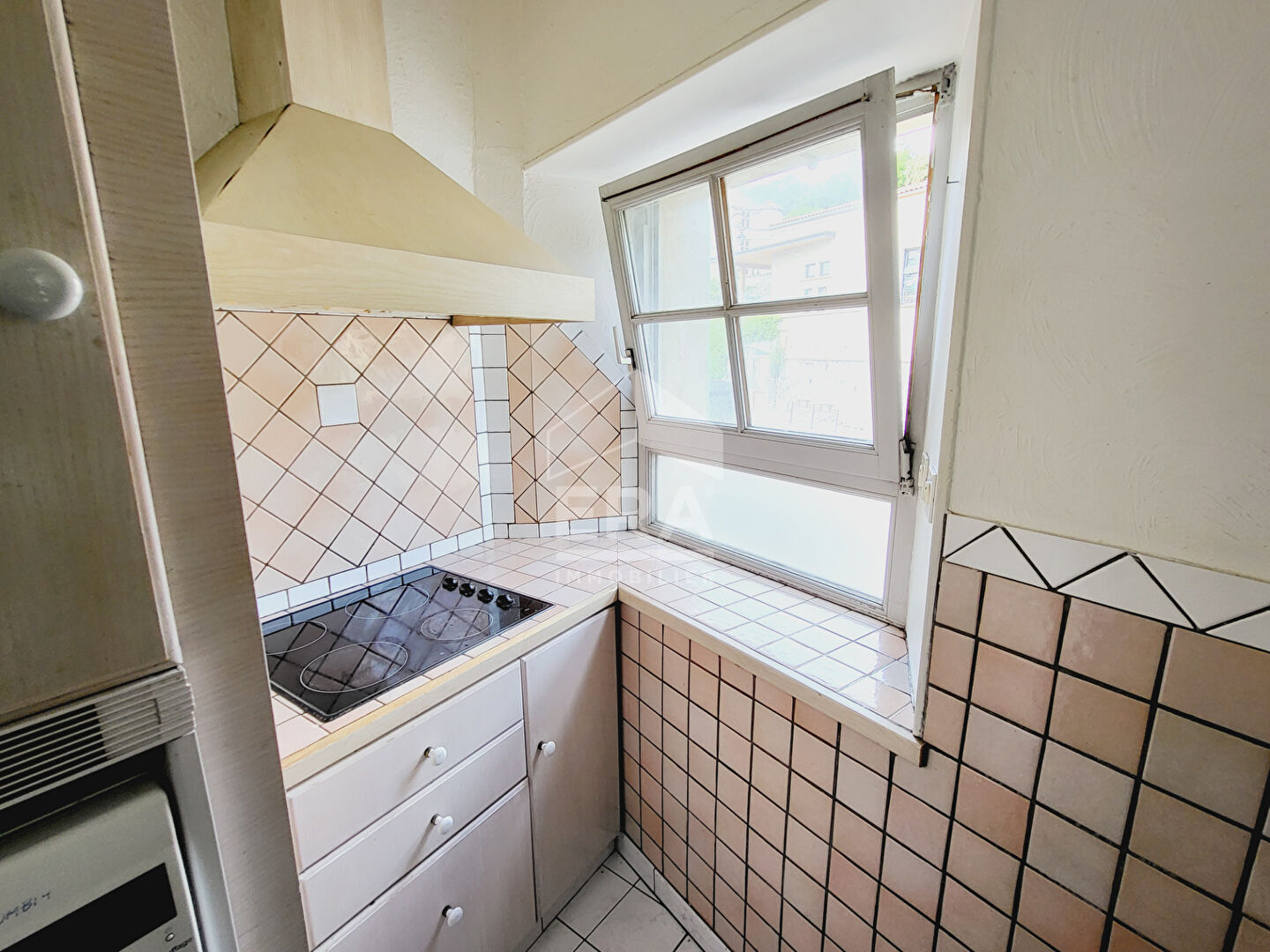 Photo Local commercial  + appartement t2 Chateau Arnoux image 3/6
