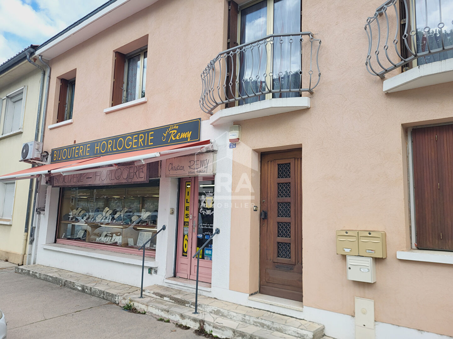 Photo Fonds de commerce Bijouterie Horlogerie Chateau Arnoux 2 pièce(s) 42 m2 image 3/5