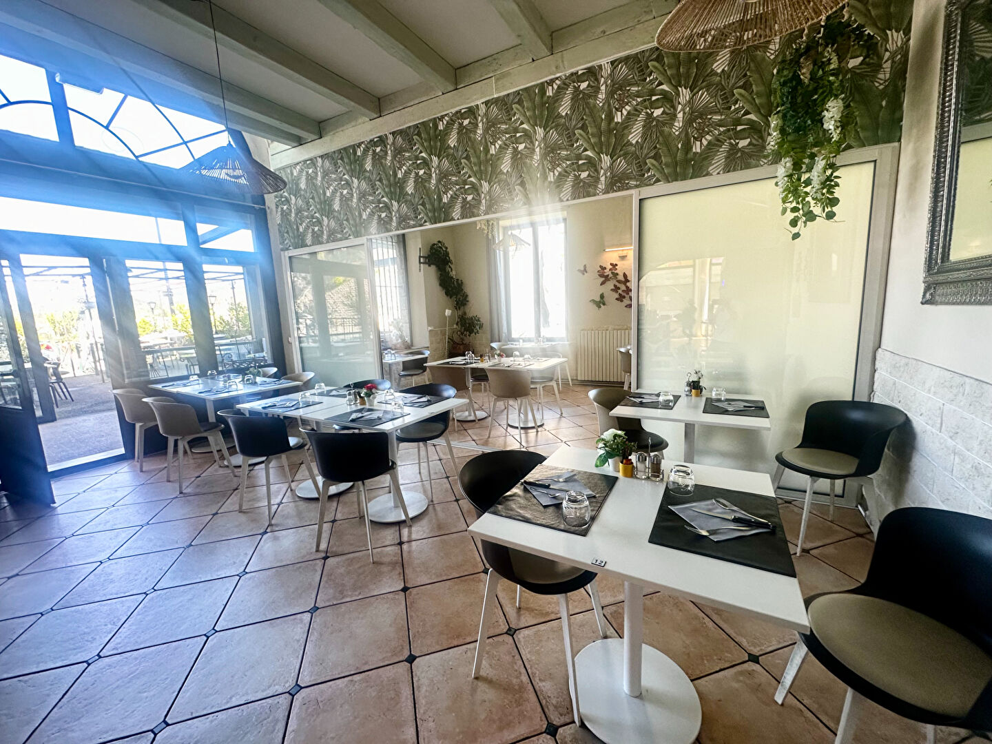 Photo À vendre : fonds de commerce de l'Hôtel de la Citadelle, établissement de charme situé ndans un cadre unique à Sisteron, avec une vue panoramique exceptionnelle sur la citadelle et la vallée de la Durance. image 2/6