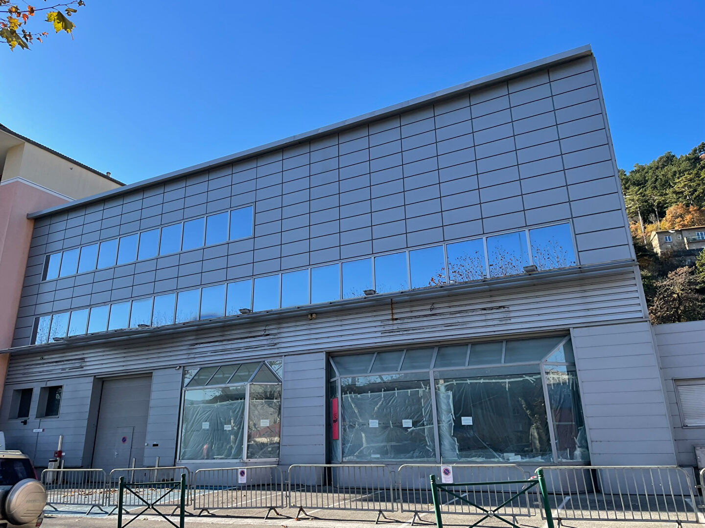 Bâtiment à vendre de 900 m² env de surface bâtie  en centre ville de SISTERON