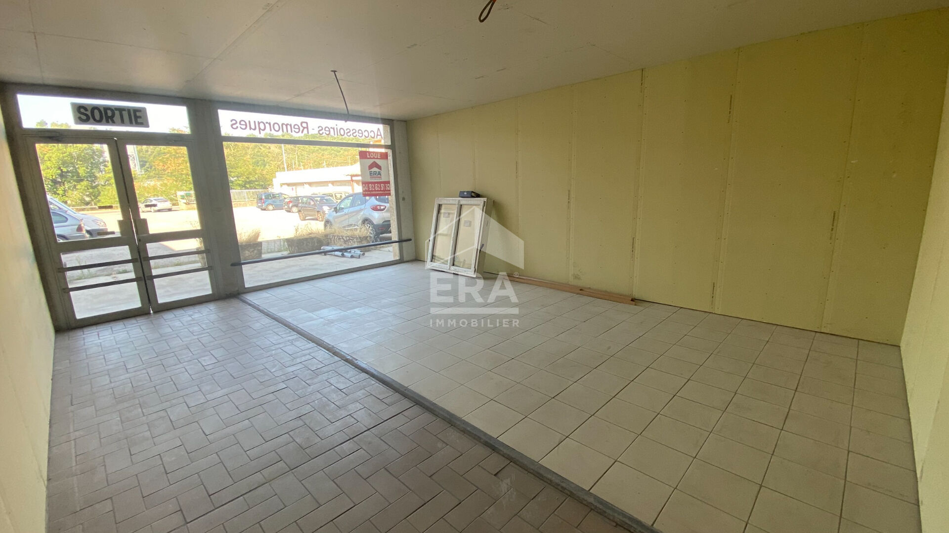 Photo À louer ? Local commercial / professionnel 35 m² ? SISTERON ? Emplacement stratégique image 2/4