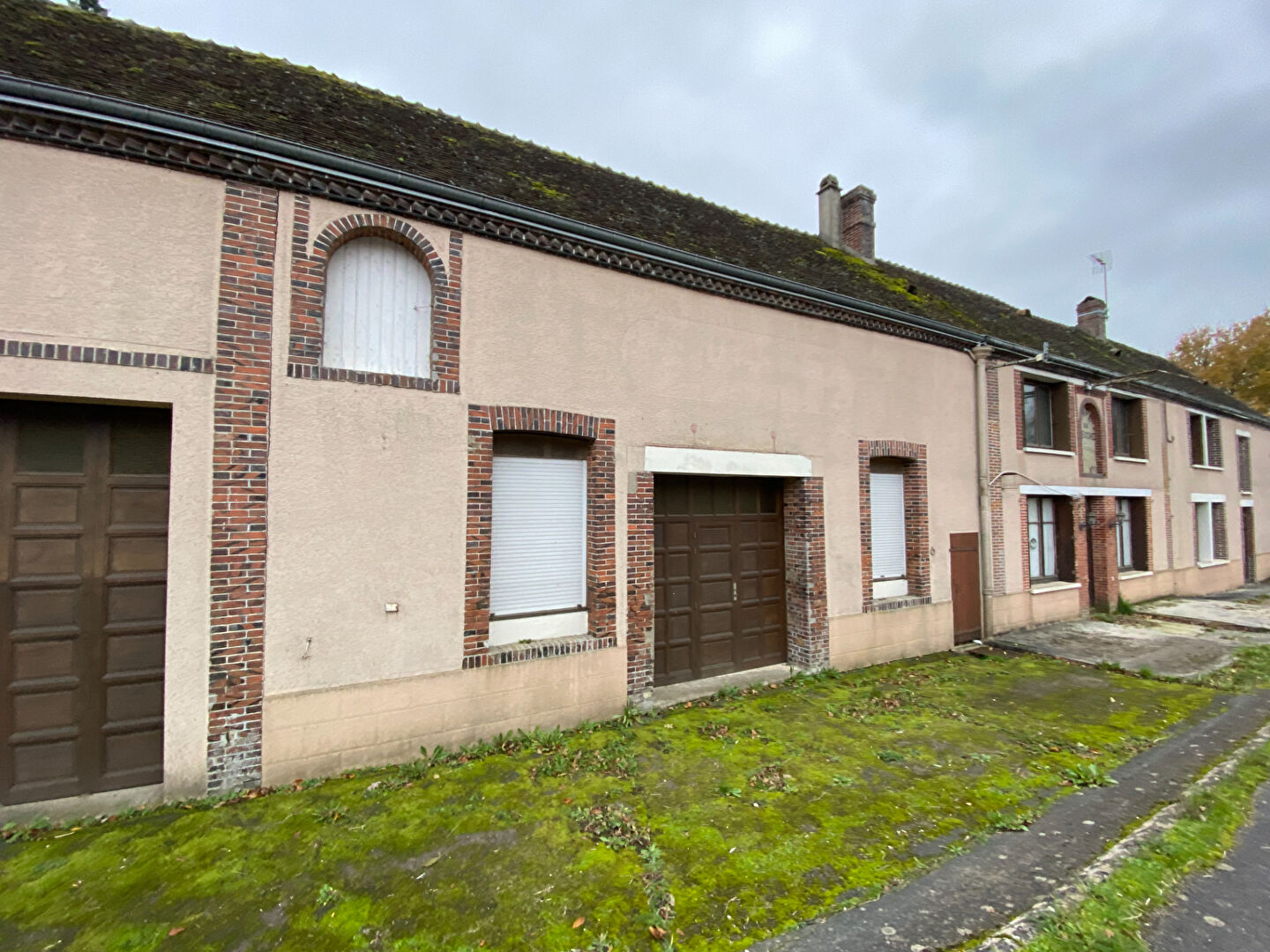 Photo Maison Saint Victor De Buthon 15 pièce(s) 400 m2 image 1/6