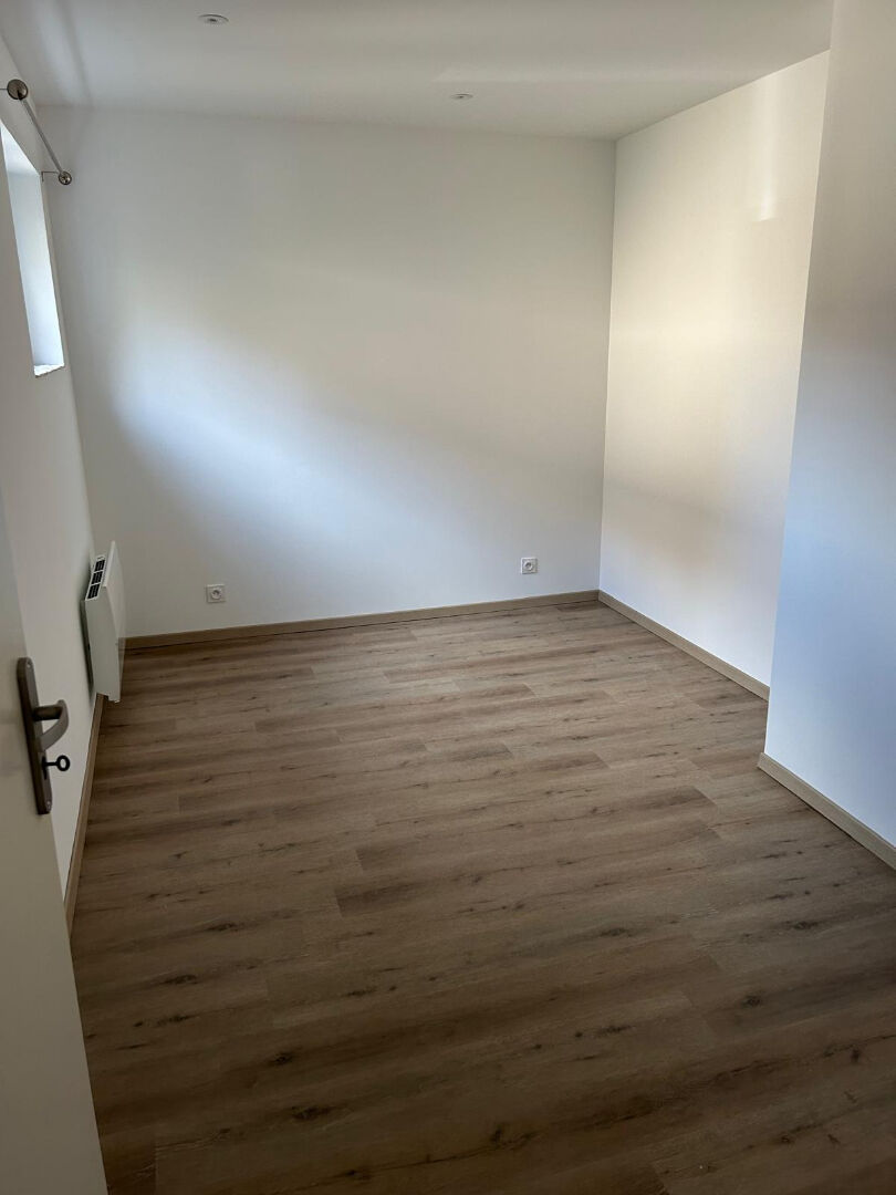 Photo Village entre NOGENT LE ROTROU ET LA FERTE BERNARD image 5/6