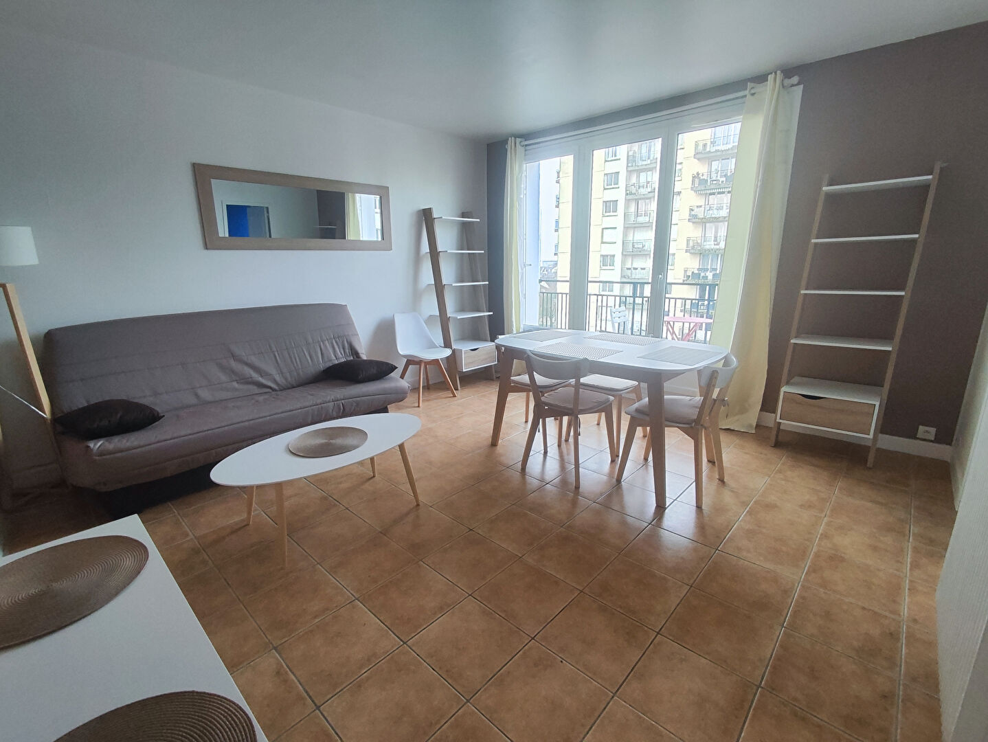 STUDIO MEUBLÉ AVEC BALCON & CAVE A TOURS NORD