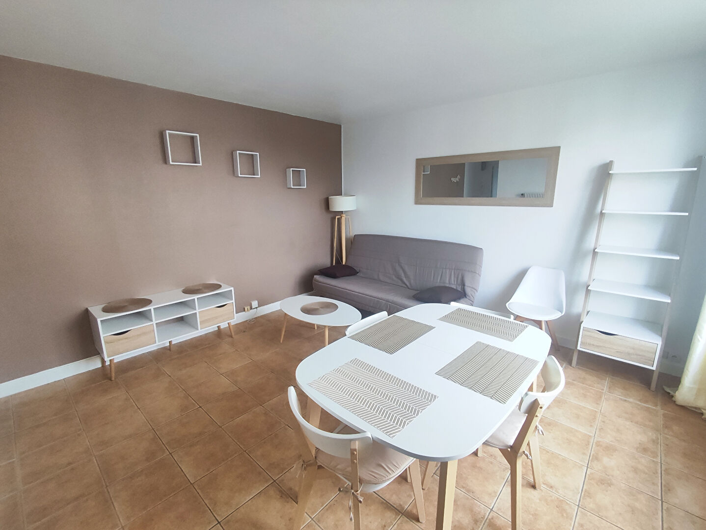 Photo STUDIO MEUBLÉ AVEC BALCON & CAVE A TOURS NORD image 2/6