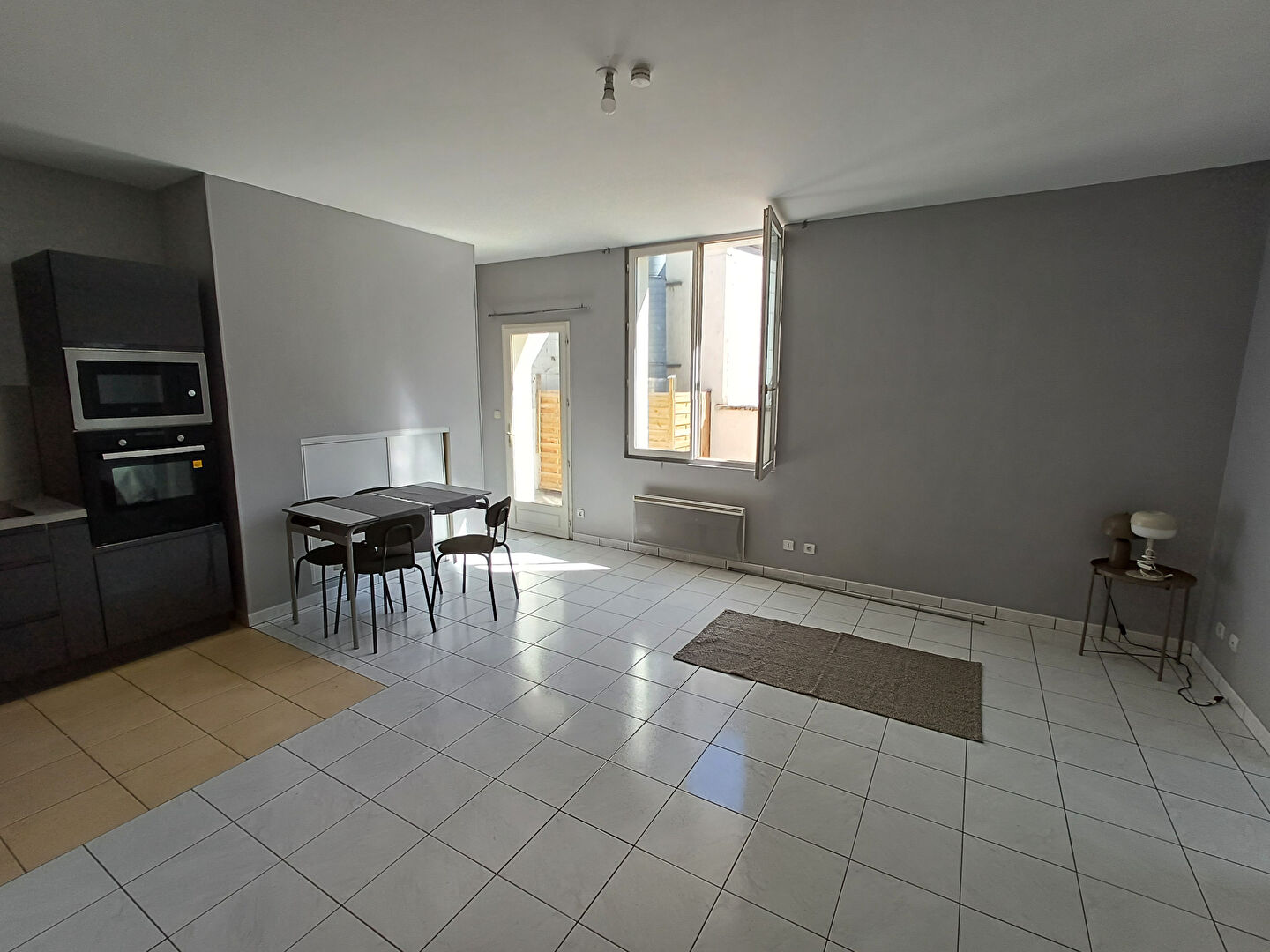 Photo RARE - Charmant T2 meublé avec grande terrasse ? Vieux Tours image 2/5