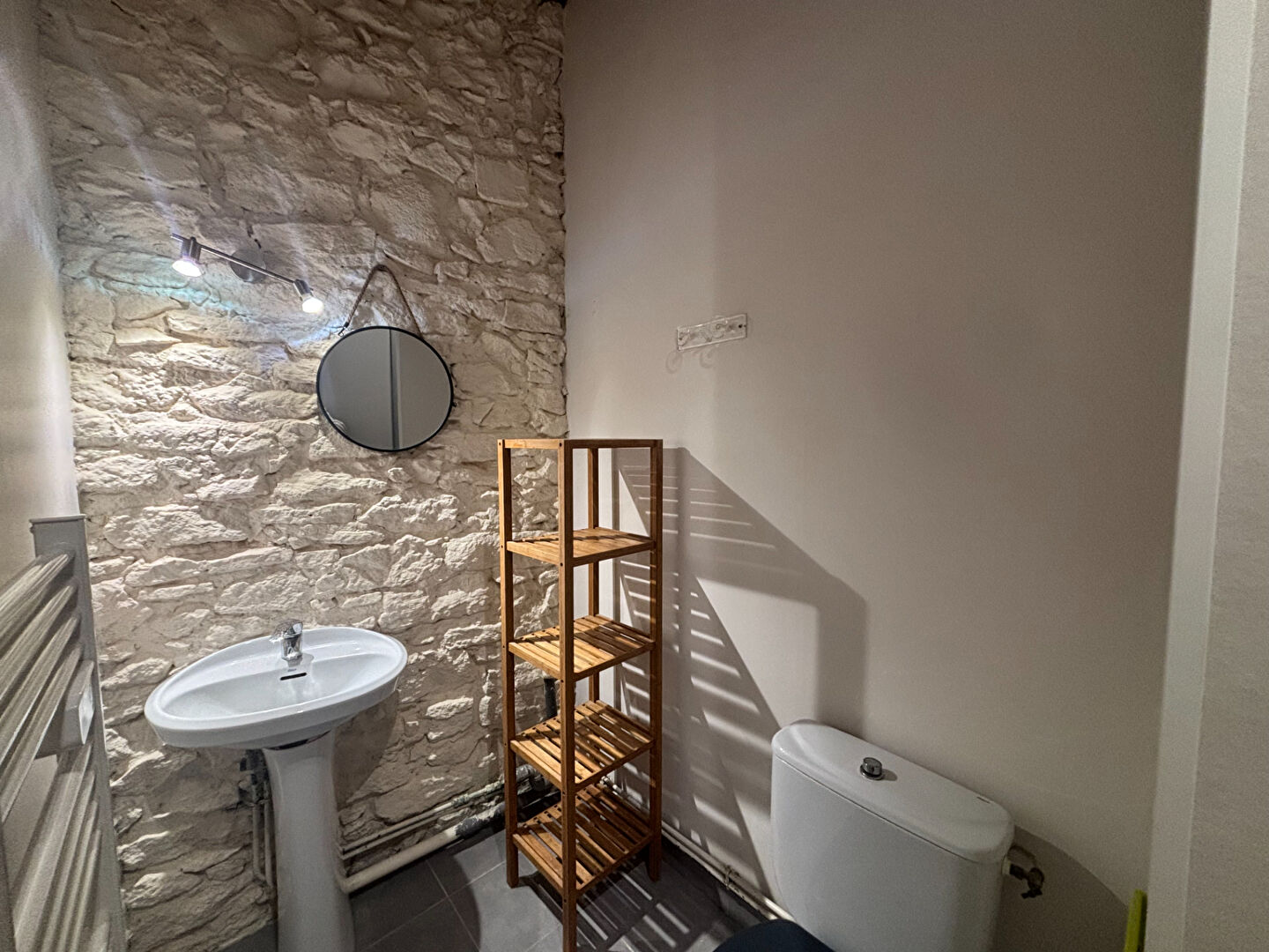 Photo A louer Studio avec pierre apparente image 3/3