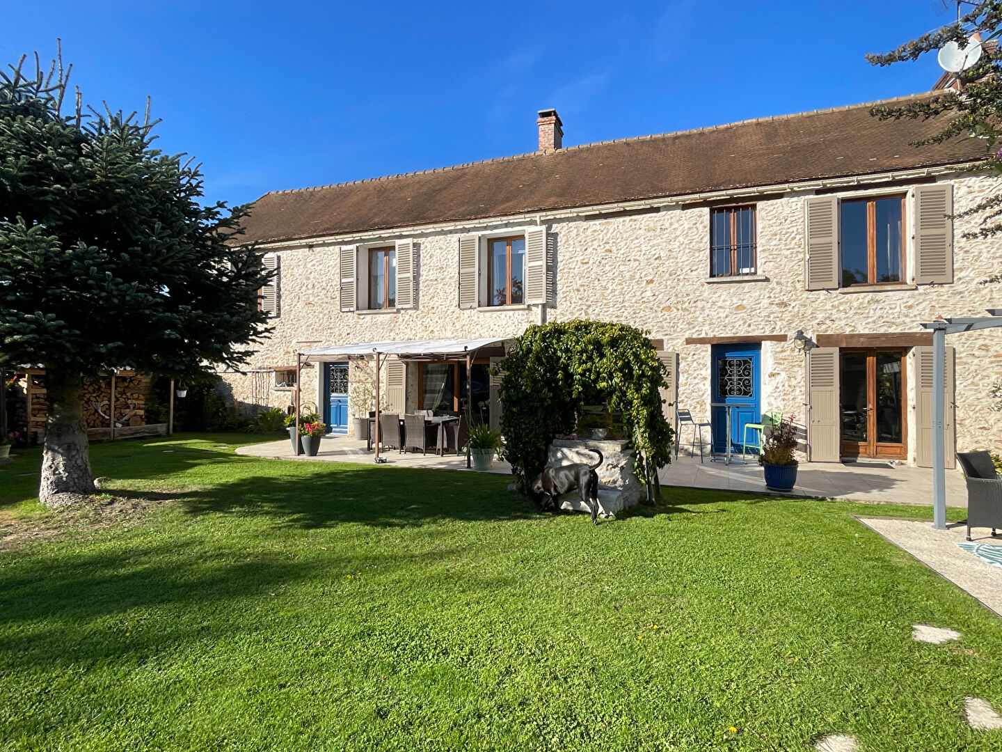 Photo Maison Bullion de 249m² image 1/6