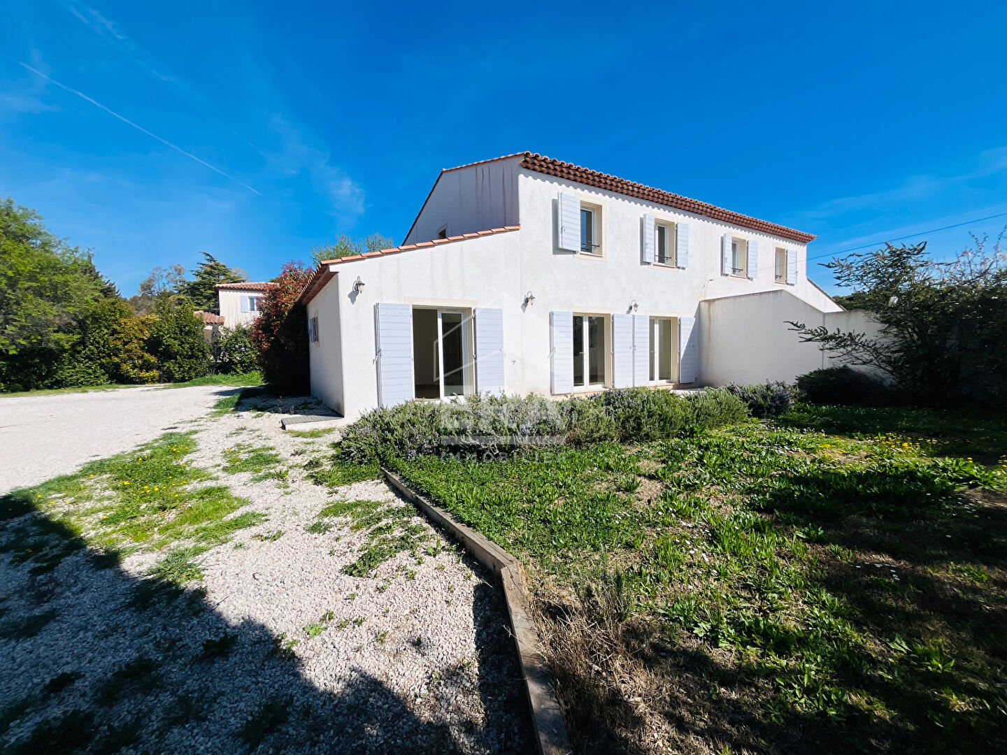 Photo La Chevalière - Maison climatisée T6 de 140m² avec jardin image 2/6