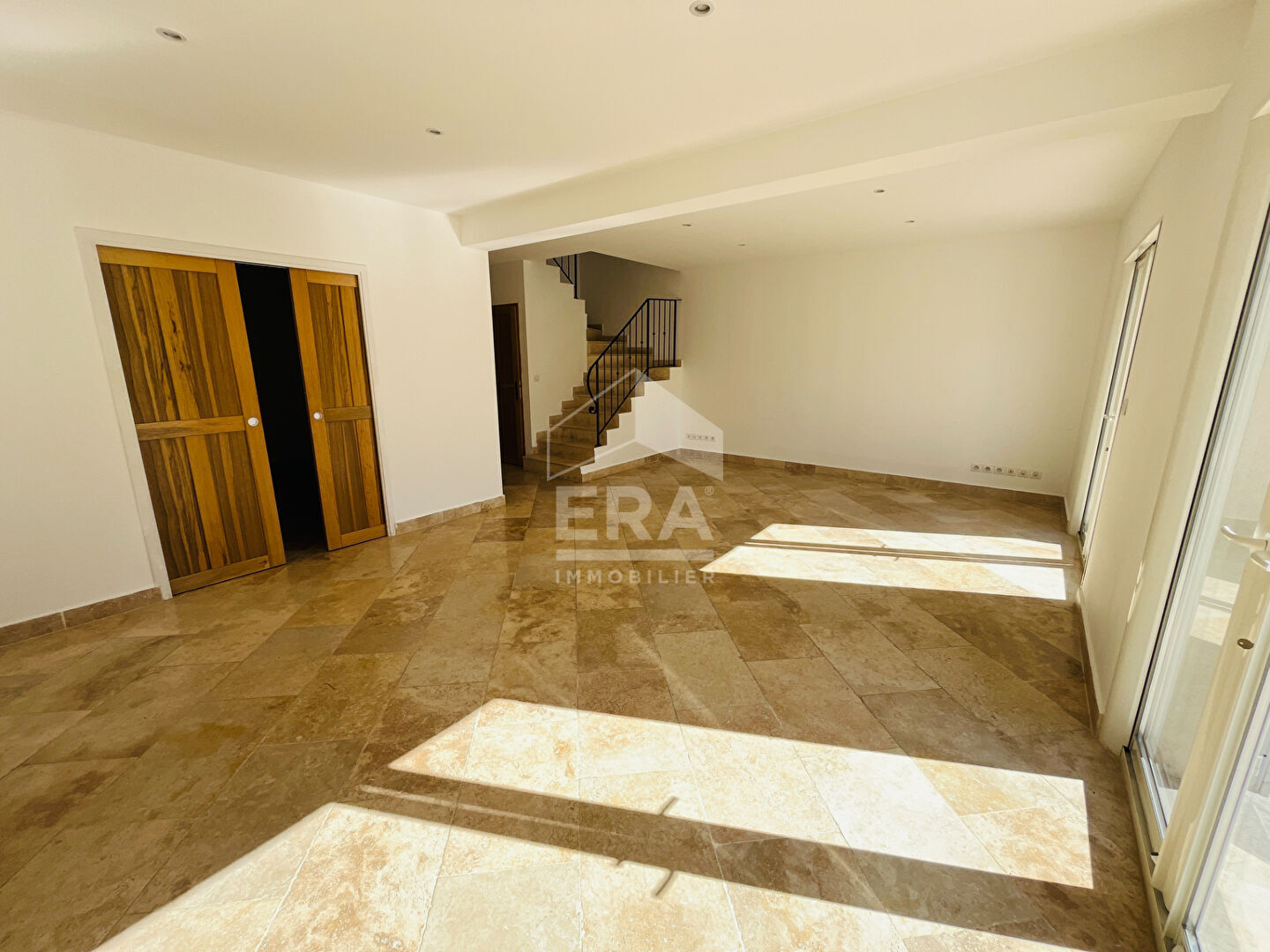 Photo La Chevalière - Maison climatisée T6 de 140m² avec jardin image 6/6