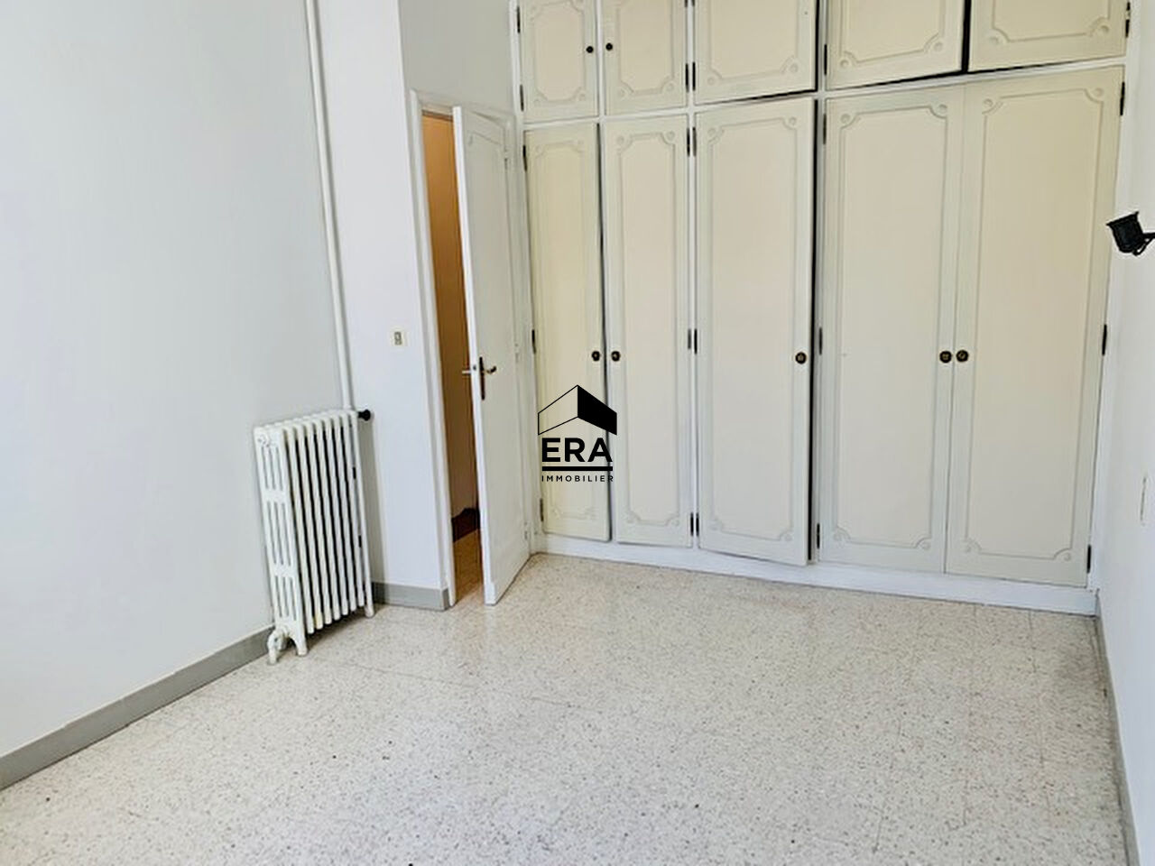 MAISON DE VILLAGE  AVEC GARAGE