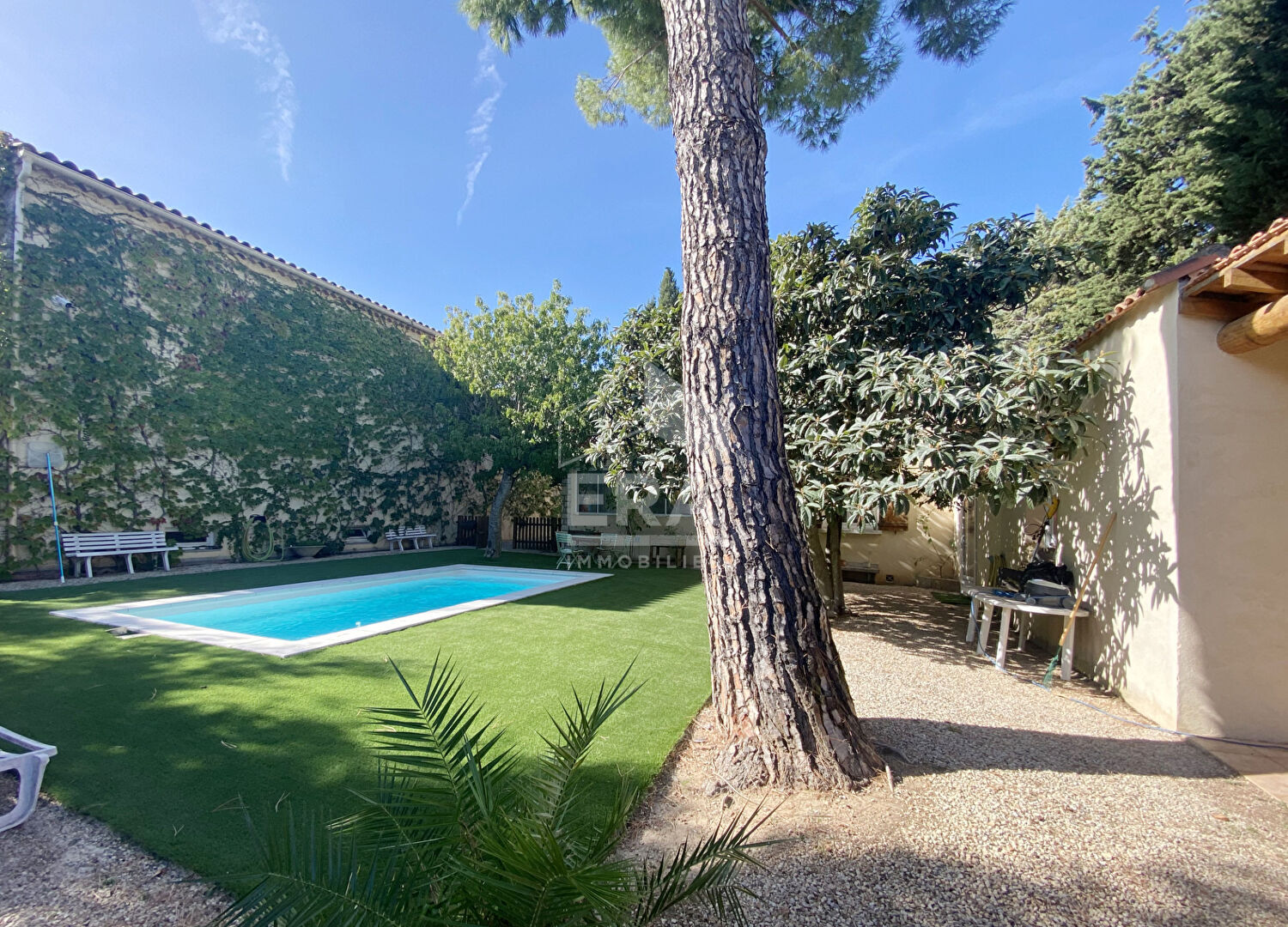 Photo Maison Familiale Spacieuse avec Piscine et Dépendance à CHARLEVAL image 2/6