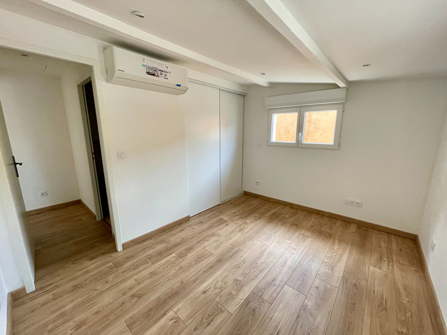 Photo Maisonnette neuve avec terrasse et stationnement image 4/6