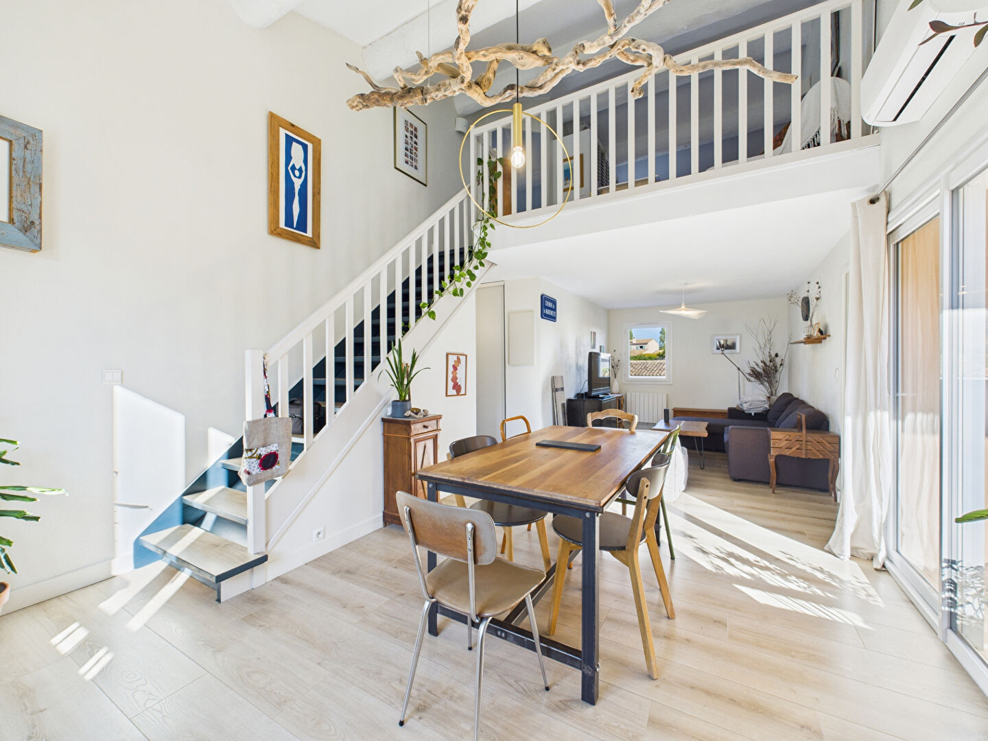 Photo Dernier étage ? Duplex lumineux de 90 m² avec terrasse plein sud, garage + 2 places privées à Saint-Cannat image 1/6