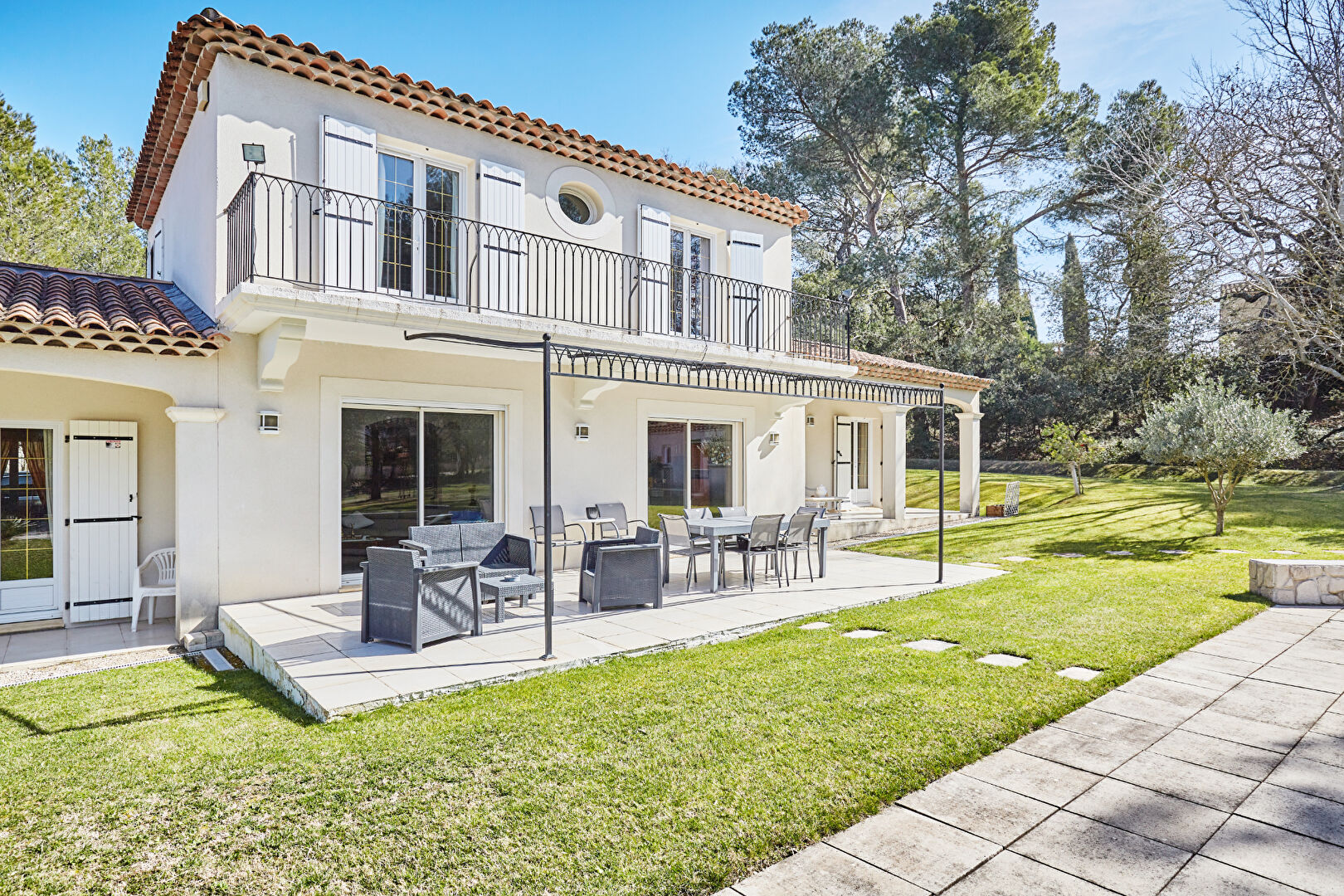 Photo Maison familiale 7 pièces ? 180 m² habitables avec piscine ? À 30 minutes d'Aix-en-Provence image 2/6