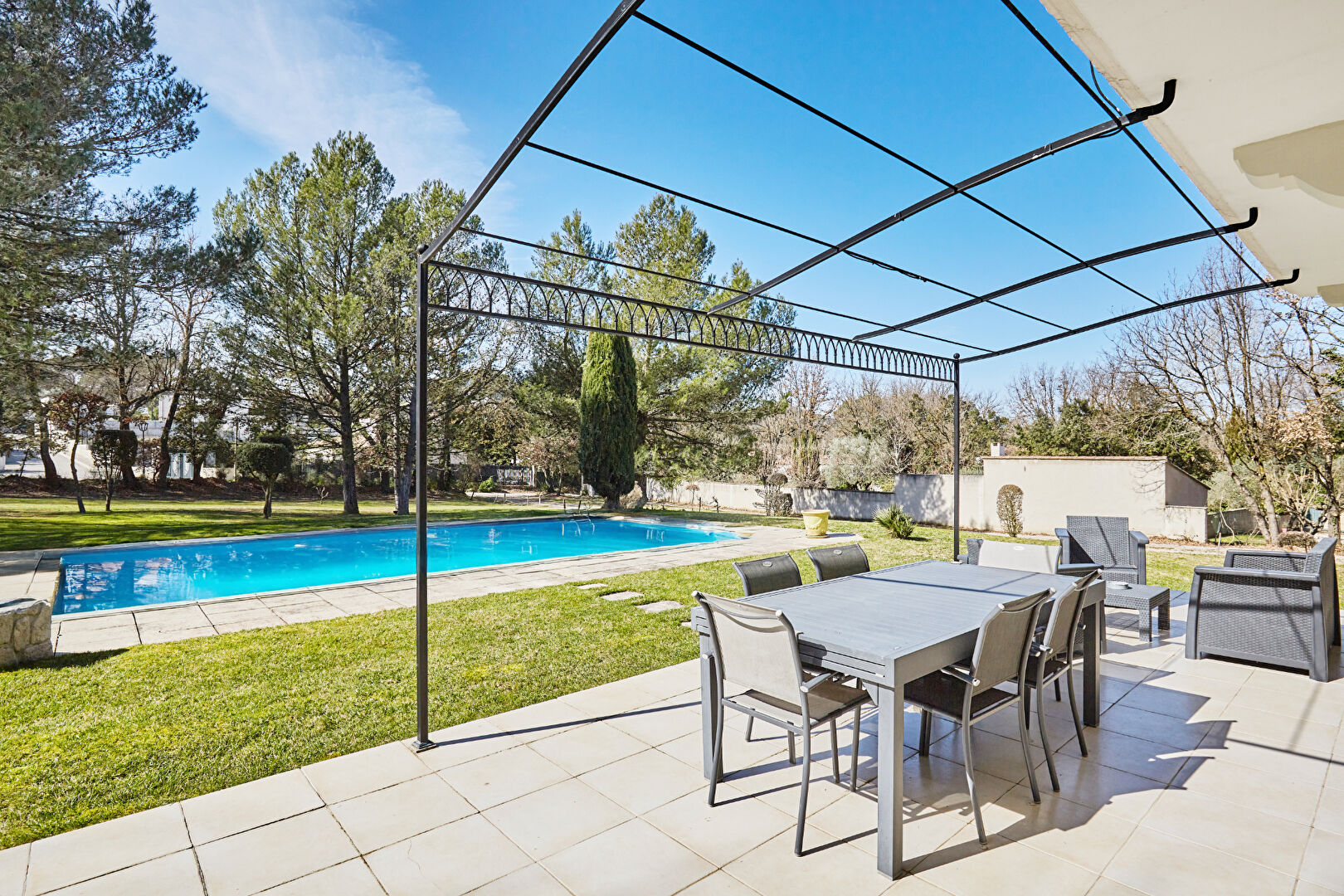Photo Maison familiale 7 pièces ? 180 m² habitables avec piscine ? À 30 minutes d'Aix-en-Provence image 3/6