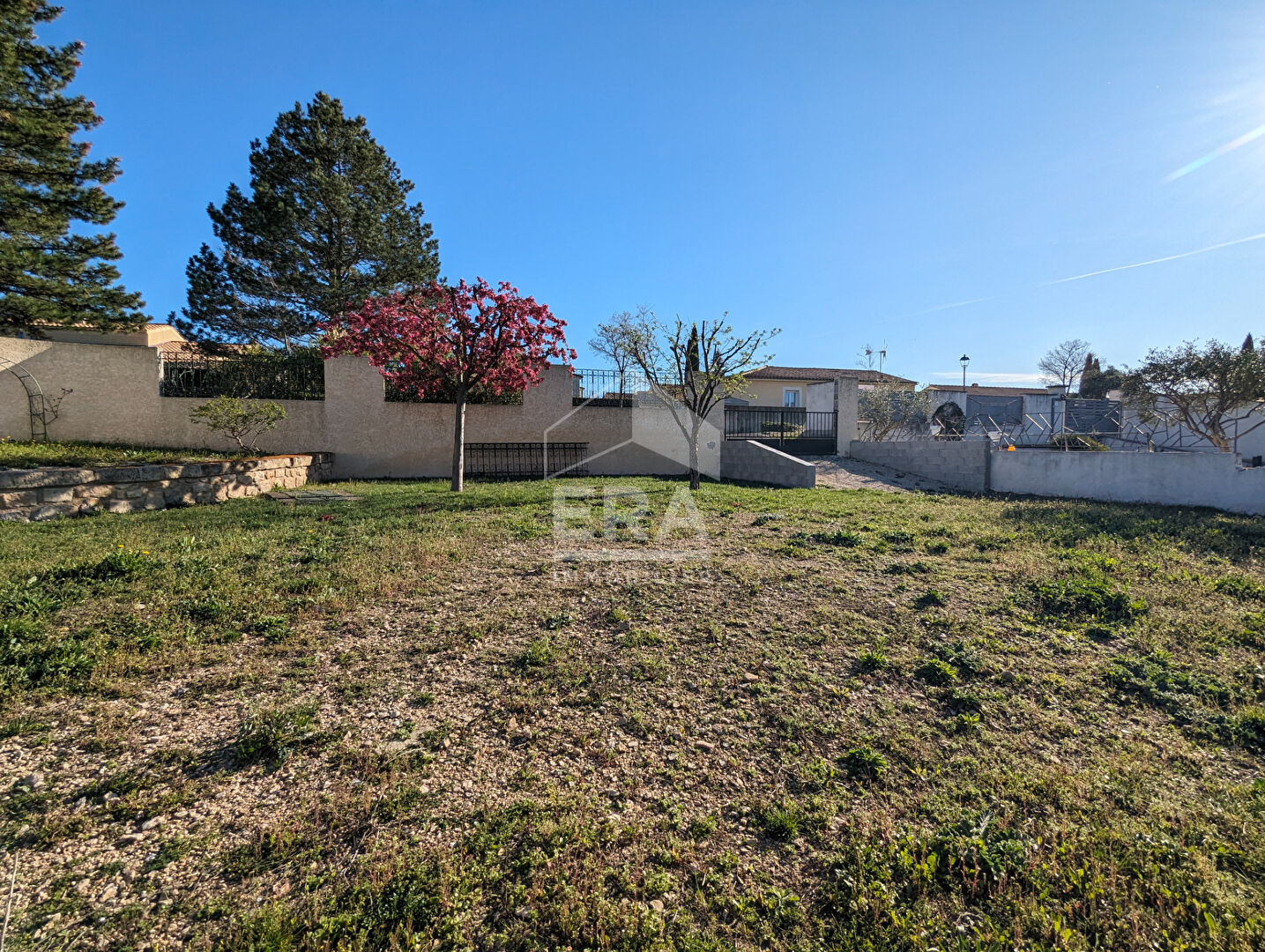 Photo Terrain constructible Charleval 310 m² image 2/6