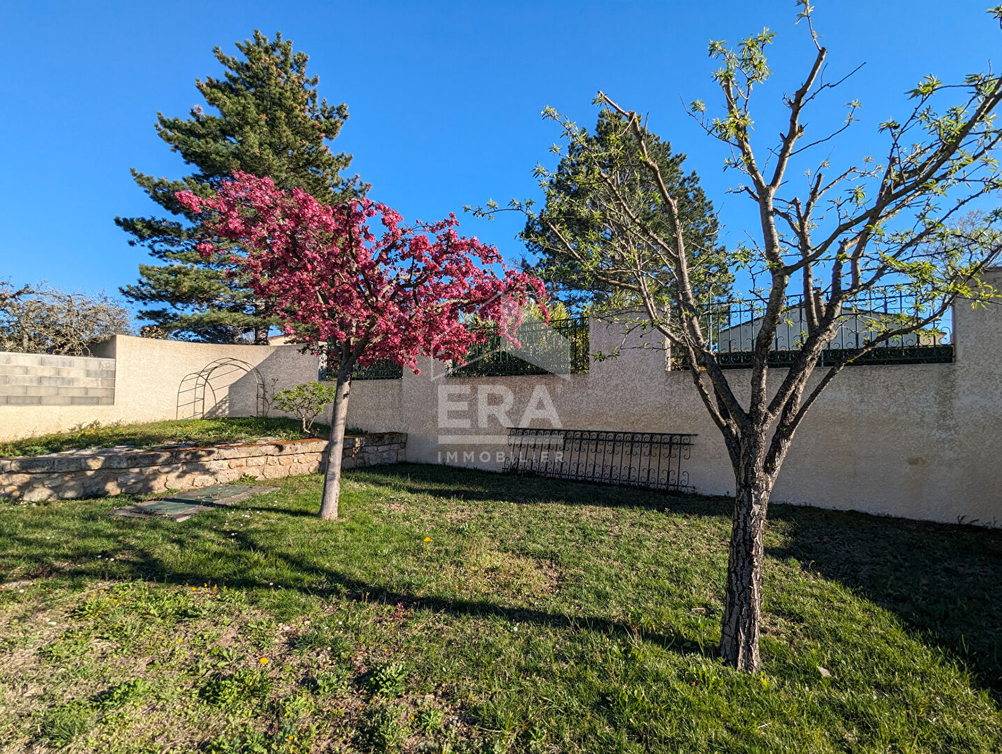 Photo Terrain constructible Charleval 310 m² image 4/6