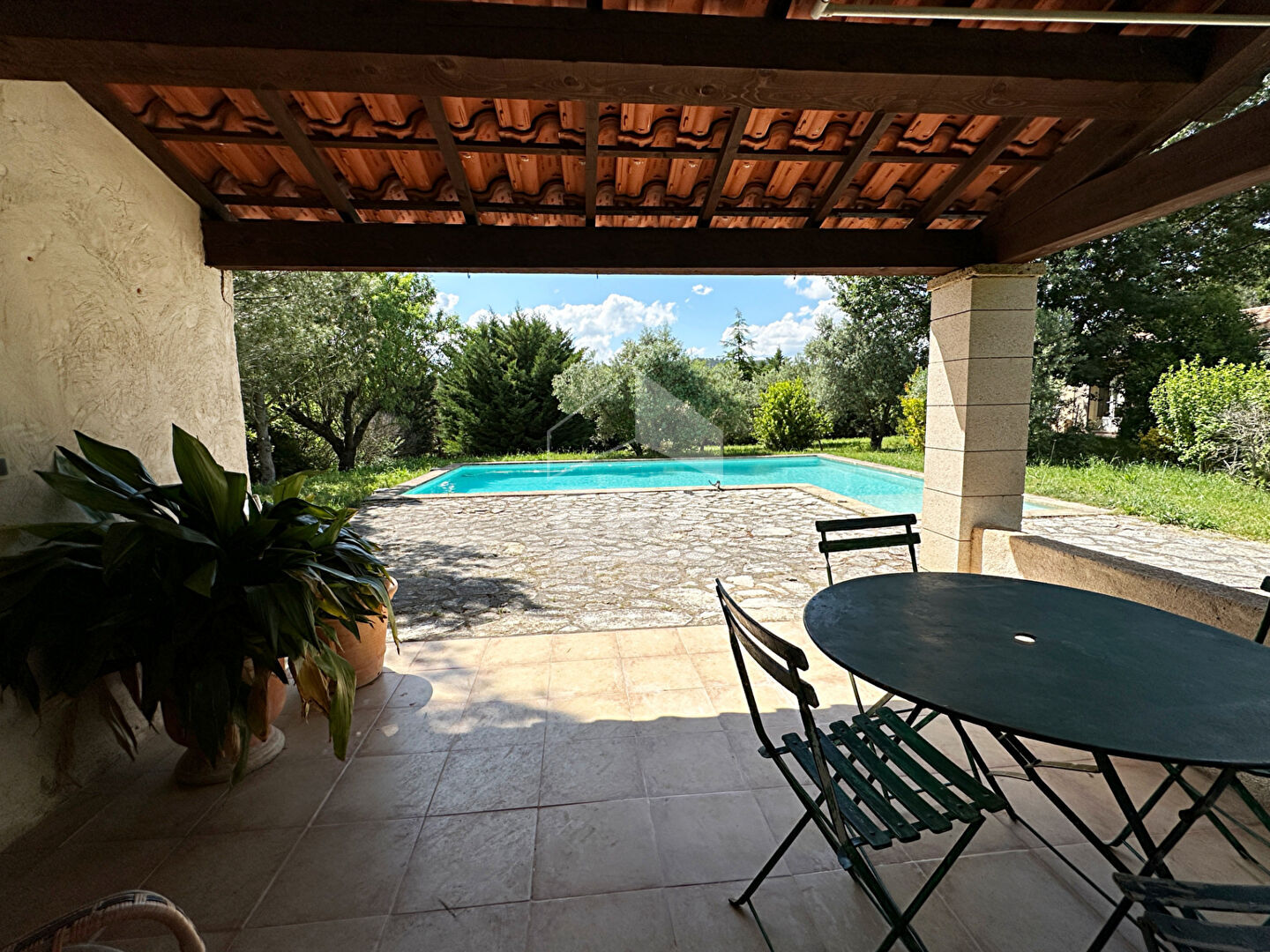 Belle Propriété 7 pièces Rognes 185m2 sur 11 000m² de terrain