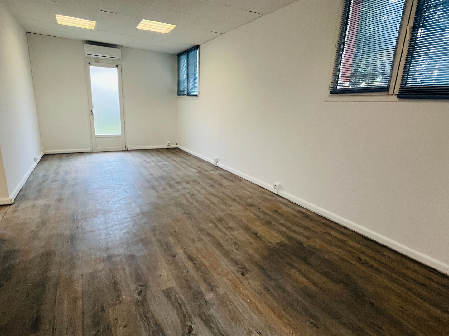 Photo Venelles - Local d'activité 65m² image 3/4