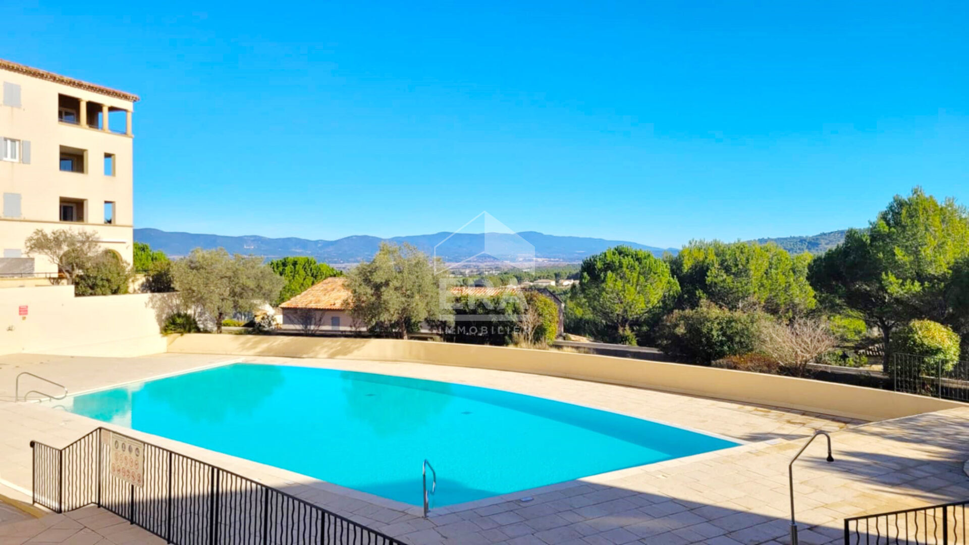 À VENDRE, APPARTEMENT T3 AVEC TERRASSE, GARAGE ET PISCINE - DOMAINE DE PONT ROYAL