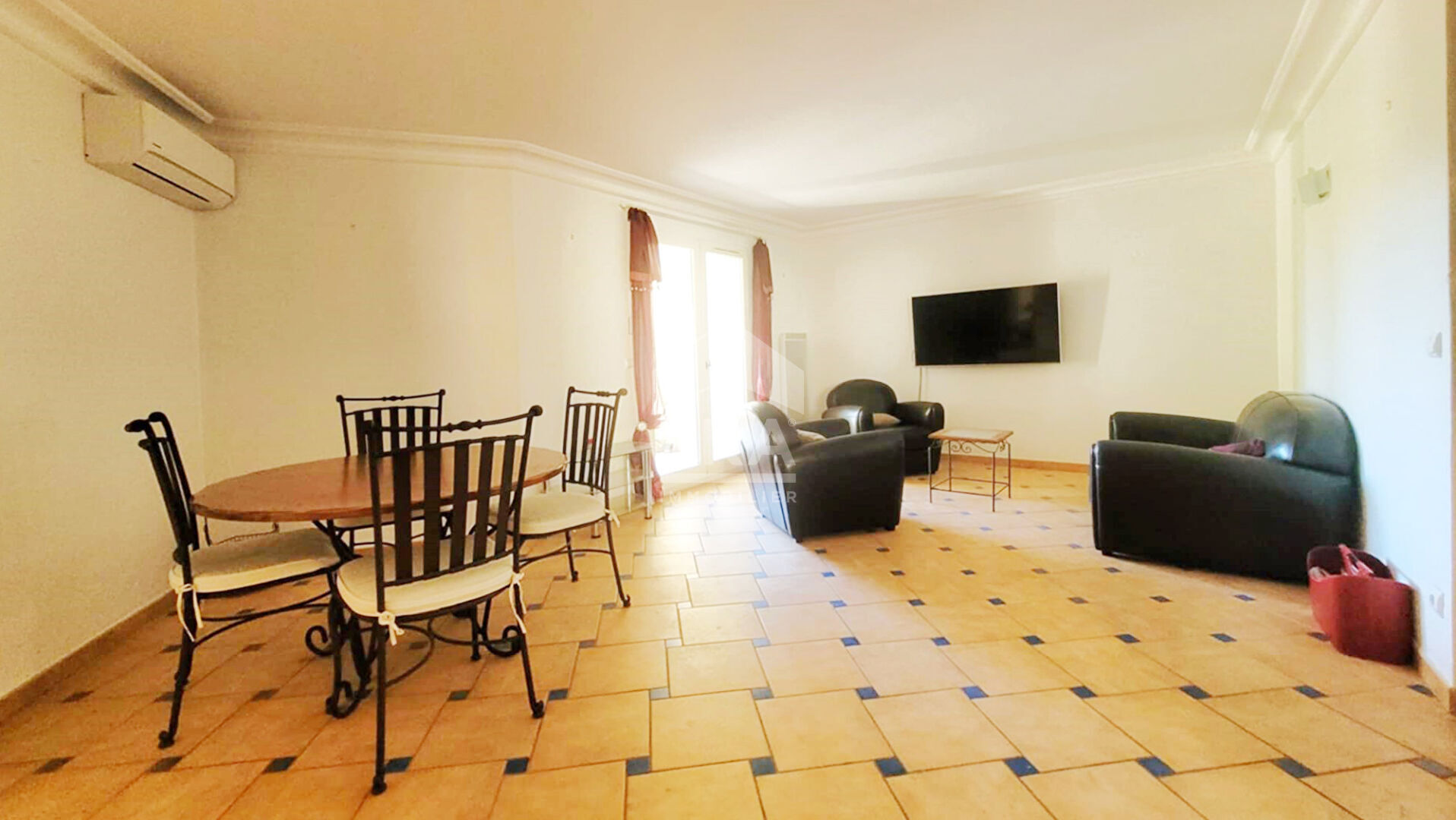 Photo À VENDRE, APPARTEMENT T3 AVEC TERRASSE, GARAGE ET PISCINE - DOMAINE DE PONT ROYAL image 3/6