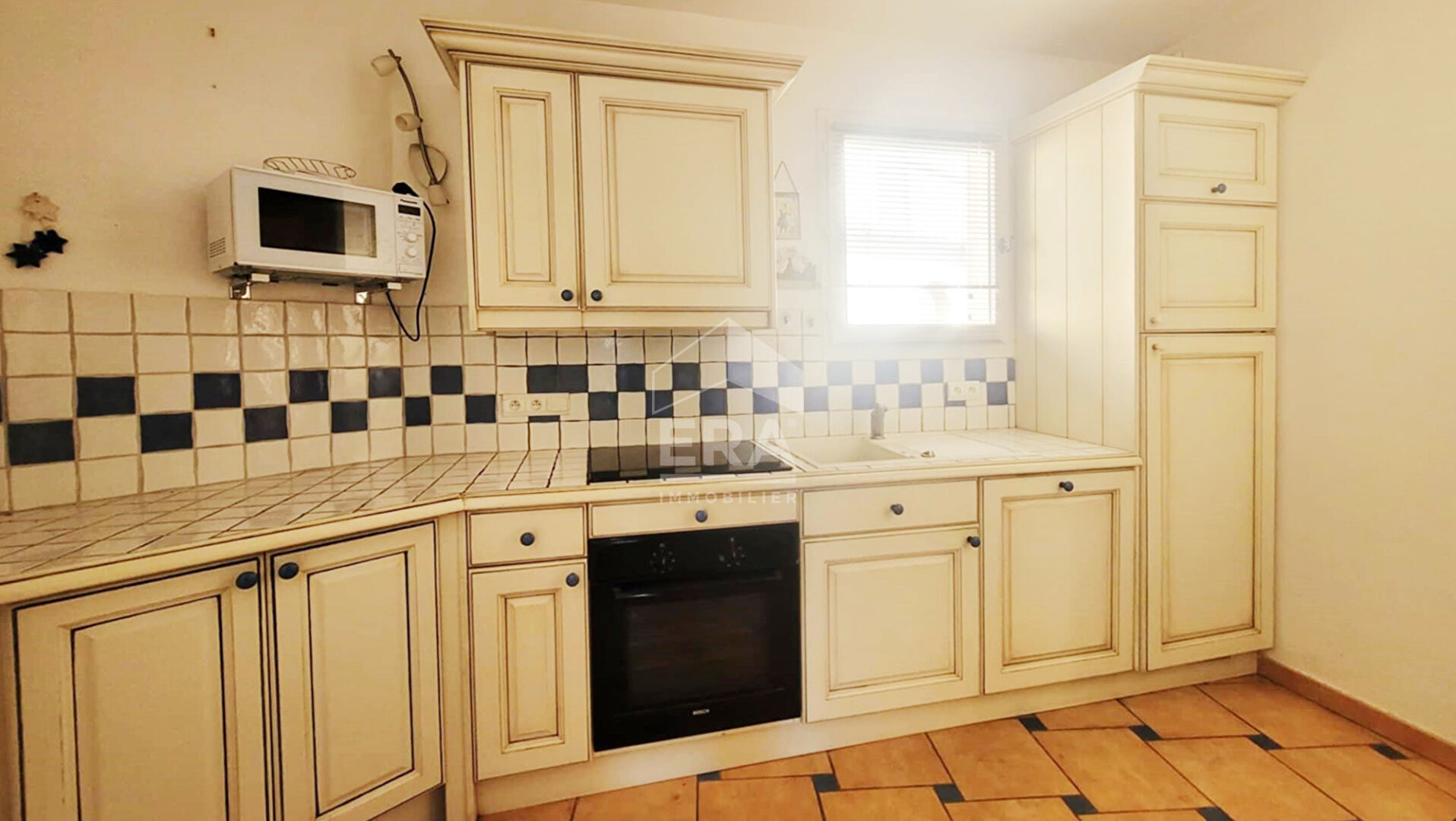 Photo À VENDRE, APPARTEMENT T3 AVEC TERRASSE, GARAGE ET PISCINE - DOMAINE DE PONT ROYAL image 4/6