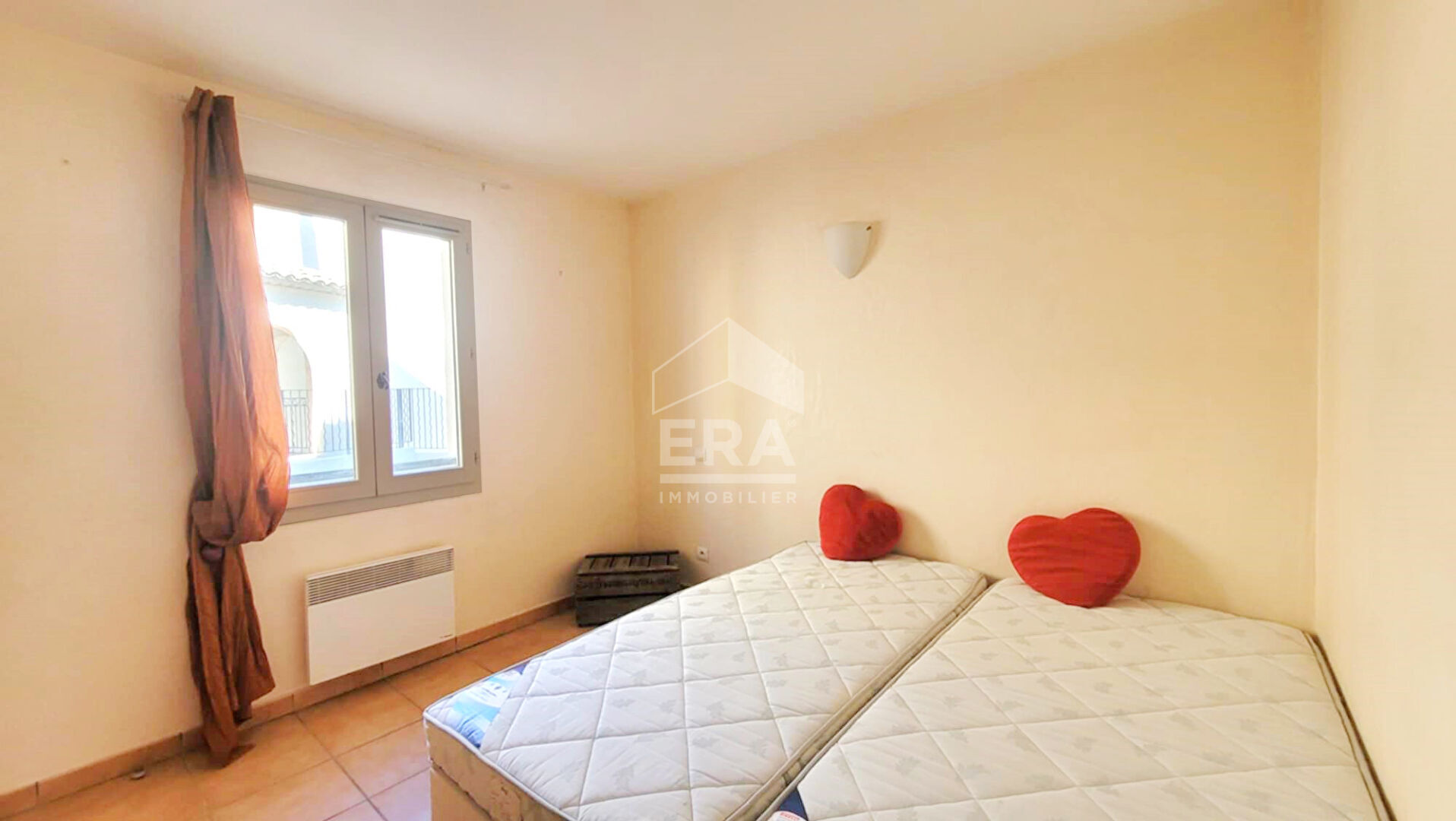 Photo À VENDRE, APPARTEMENT T3 AVEC TERRASSE, GARAGE ET PISCINE - DOMAINE DE PONT ROYAL image 5/6