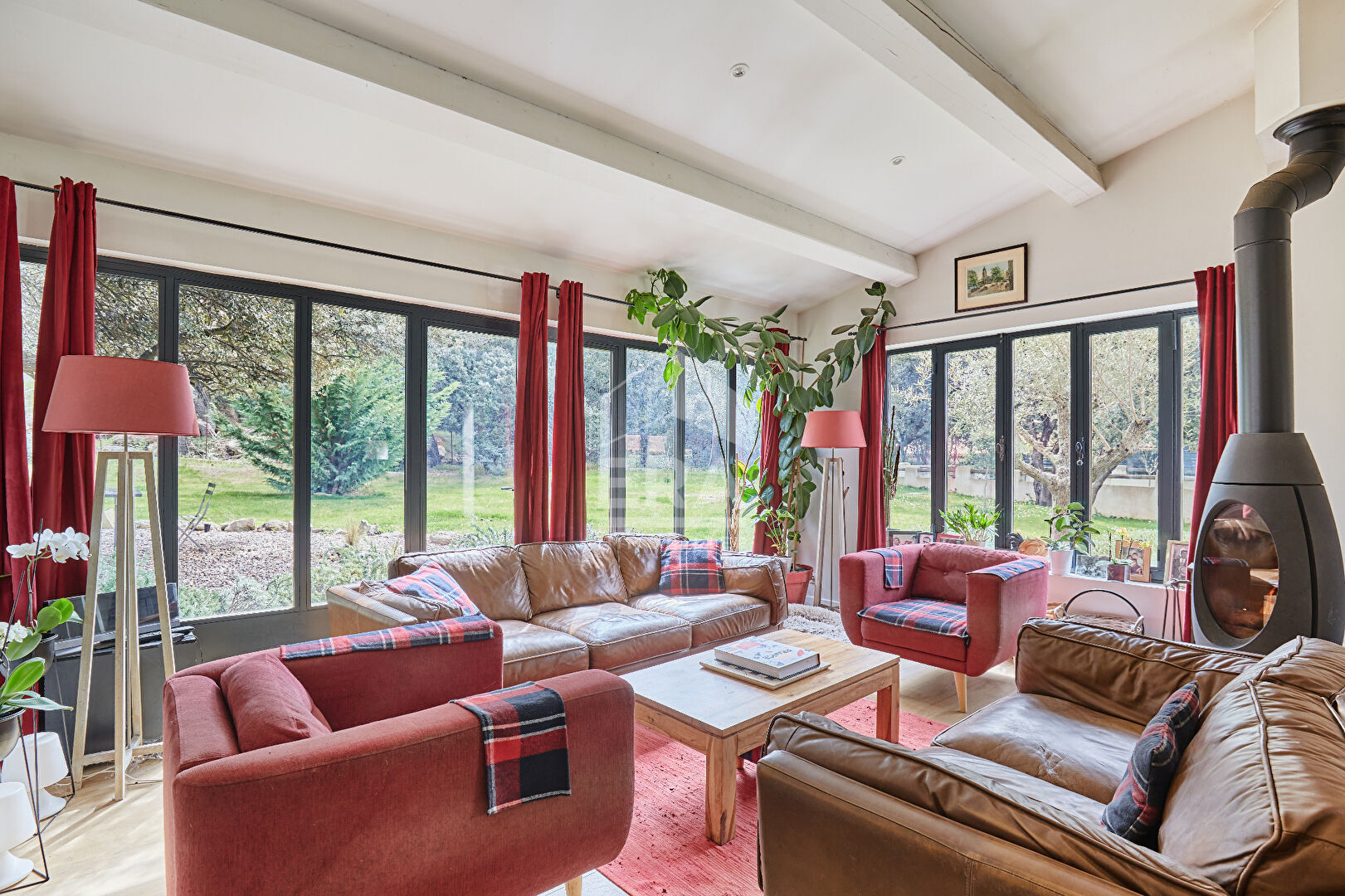 Maison Rognes 6 pièce(s) 217 m2 sur parc arboré avce piscine et T2 totalement indépendant