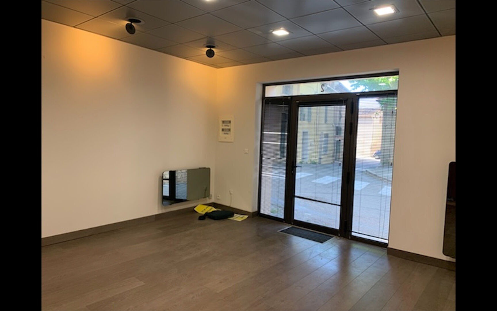 Photo LOCAL PROFESSIONNEL EGUILLES image 2/4