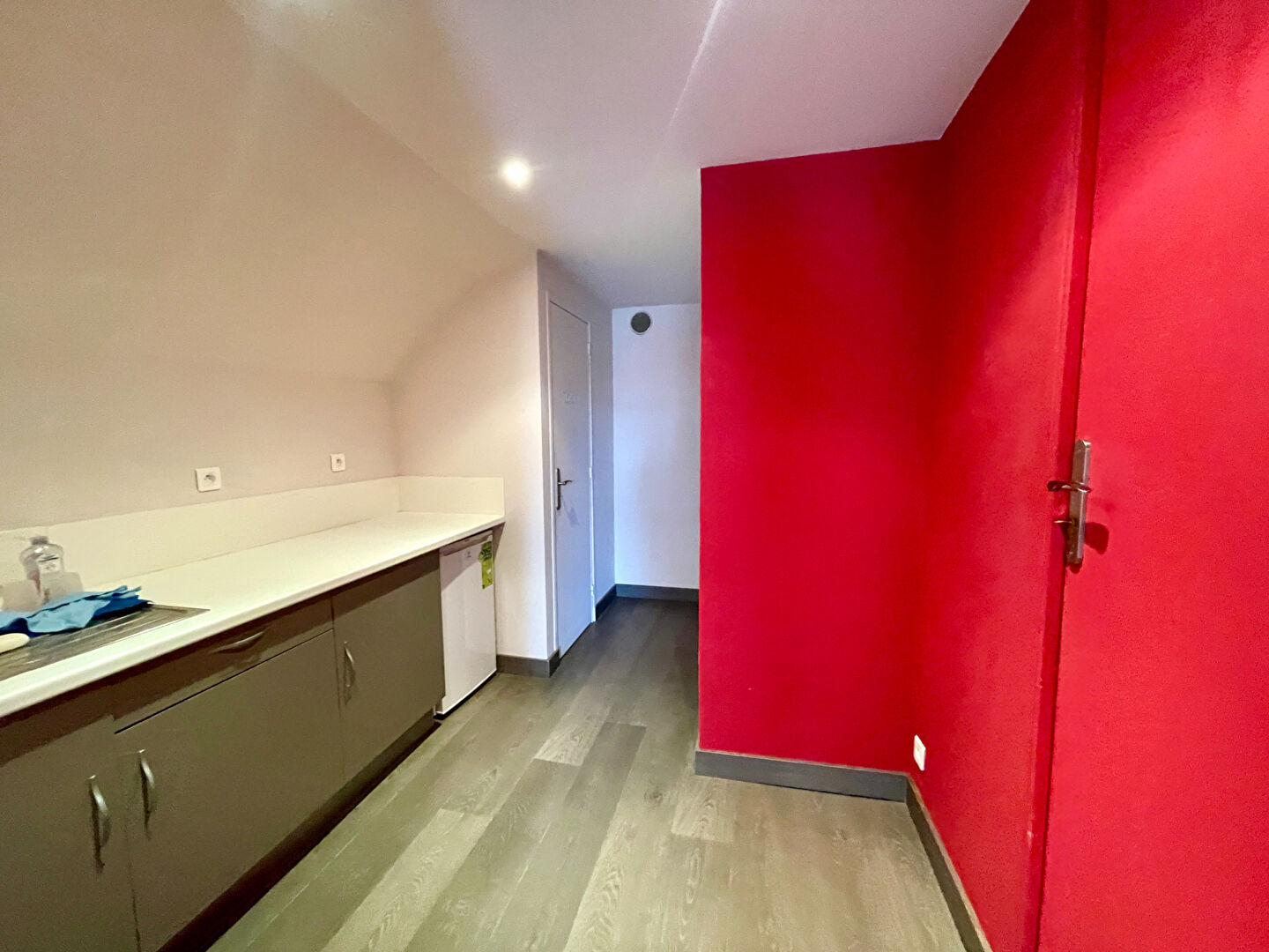 Photo LOCAL PROFESSIONNEL EGUILLES image 3/4