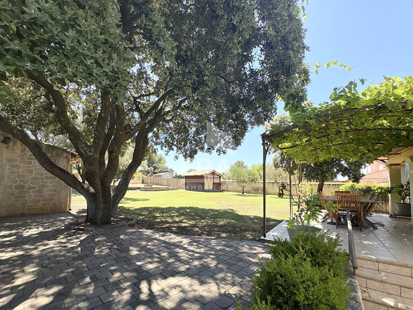 Photo Charleval , Maison de plain-pied avec 4 chambres, garage et jardin piscinable image 2/6