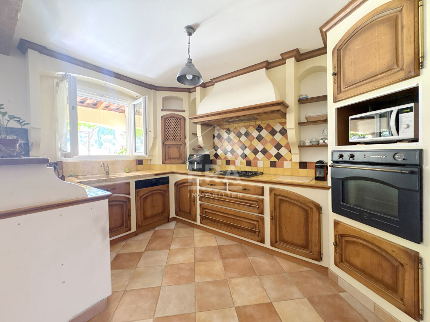 Photo Charleval , Maison de plain-pied avec 4 chambres, garage et jardin piscinable image 6/6