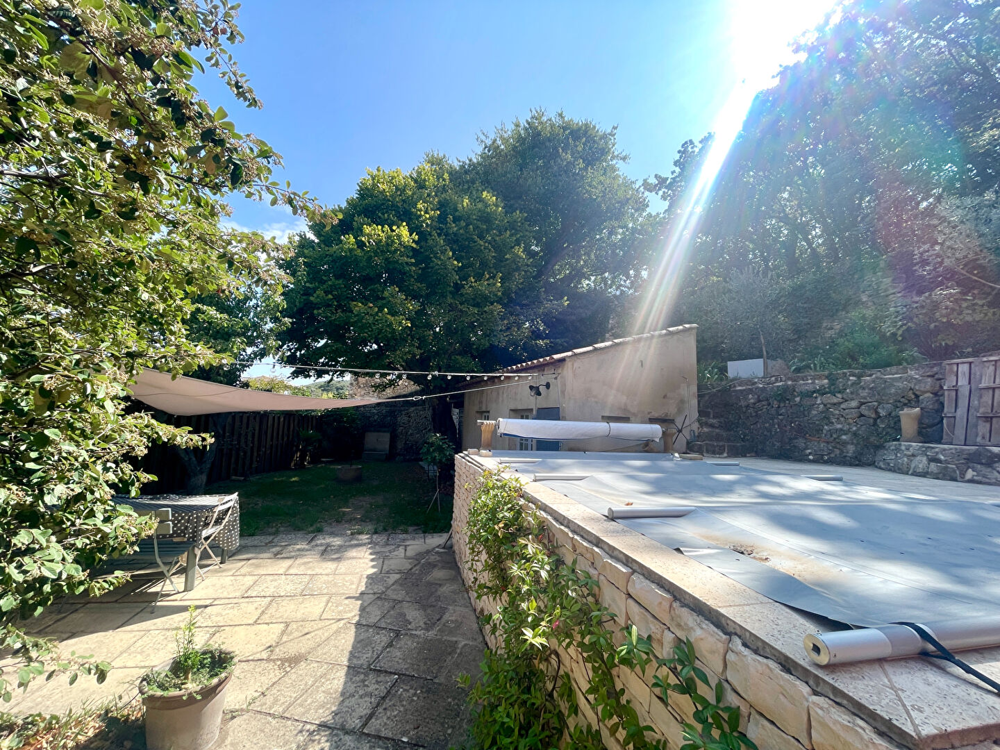 Maison Rognes avec studio, jardin, piscine et garage